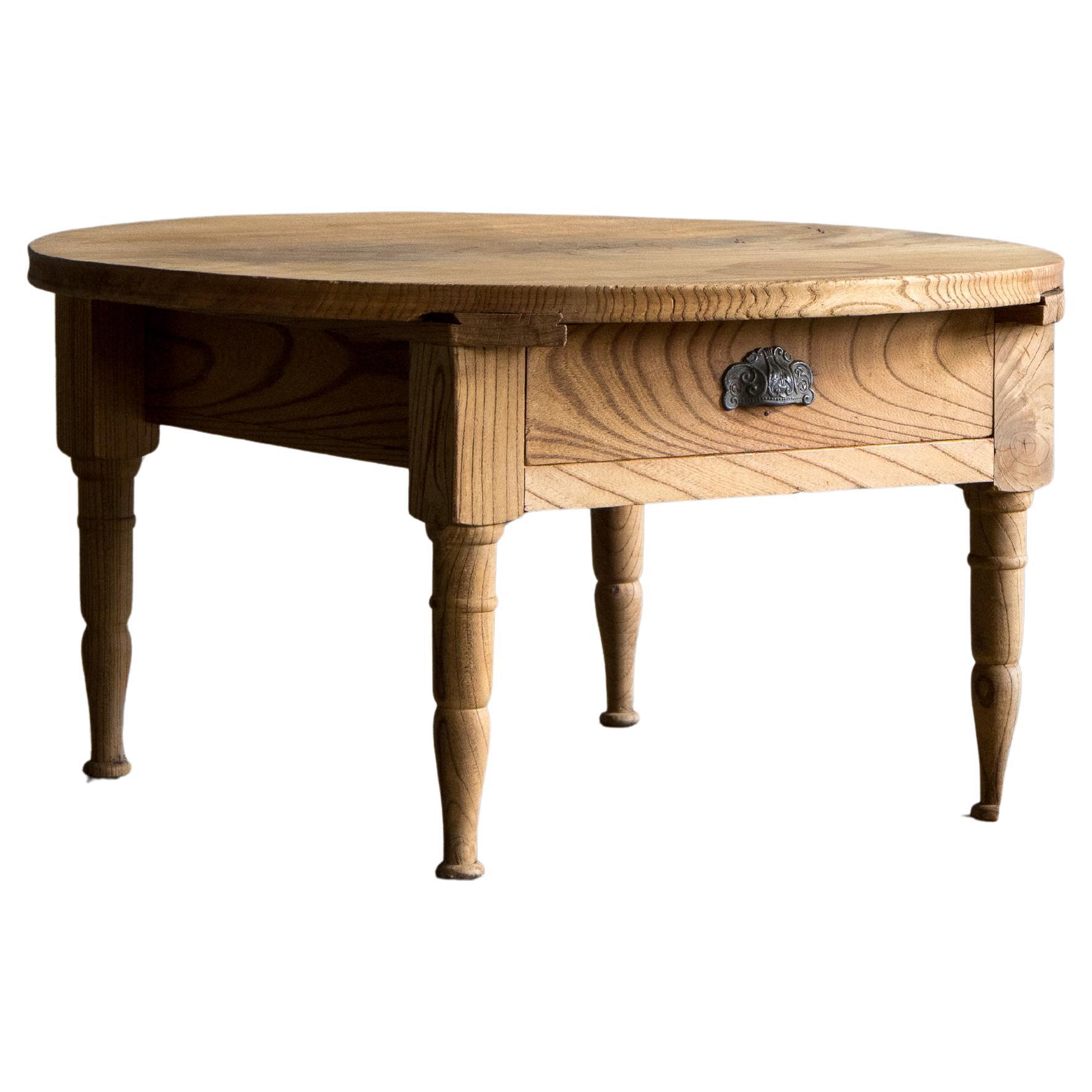 Japanese Antique Round Low Table, Keyaki, Taisho Era (1912–1926), Wabi Sabi