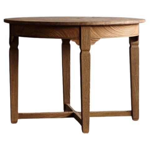 Cette table ronde antique a été fabriquée à l'époque Taisho (1912-1926).

 Il est fabriqué à partir de zelkova japonais de haute qualité, qui présente une teinte rougeâtre caractéristique. Le plateau de la table est constitué d'une seule pièce de