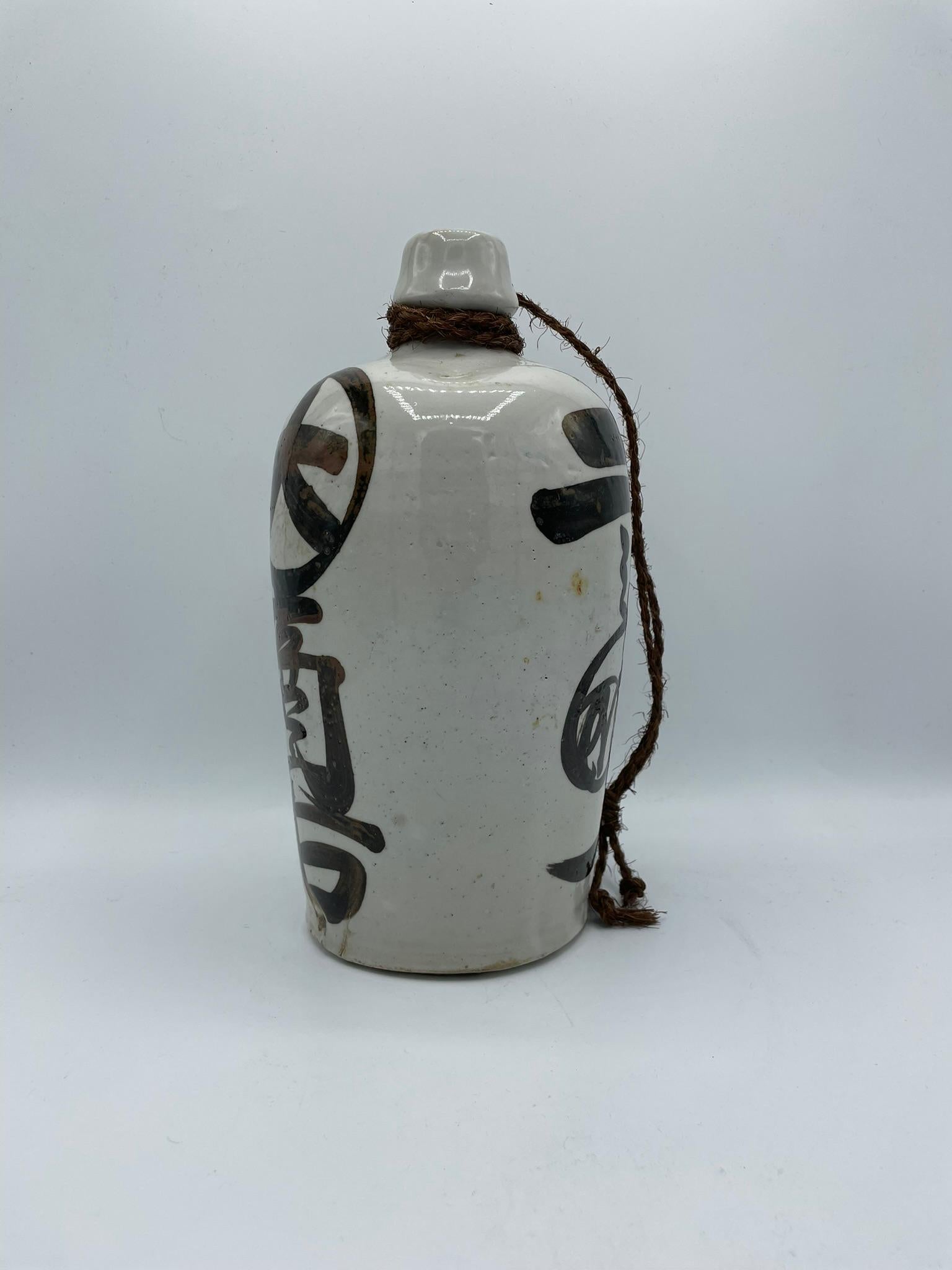 This is a Japanese sake bottle called 'Kayoi Tokkuri'.
This can be used as a flower vase, home decoration or a bottle for sake.
It's a vintage item which made around 1940-1970s in Japan.
The surface of this bottle, there are Hand-written kanji