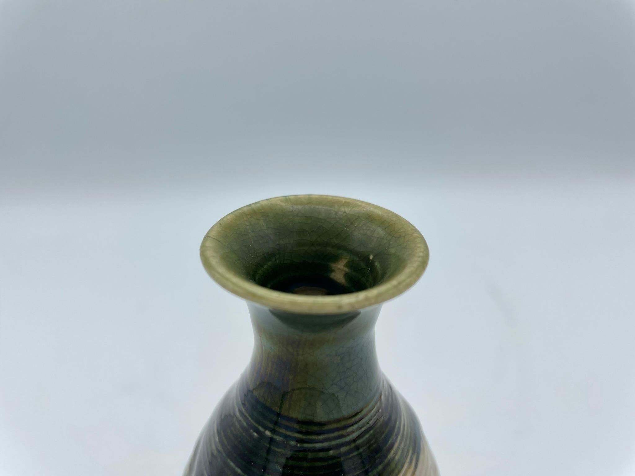 Japanische antike japanische Sakeflasche im Oribe-Stil 'Tokkuri', 1900er Jahre (Frühes 20. Jahrhundert)