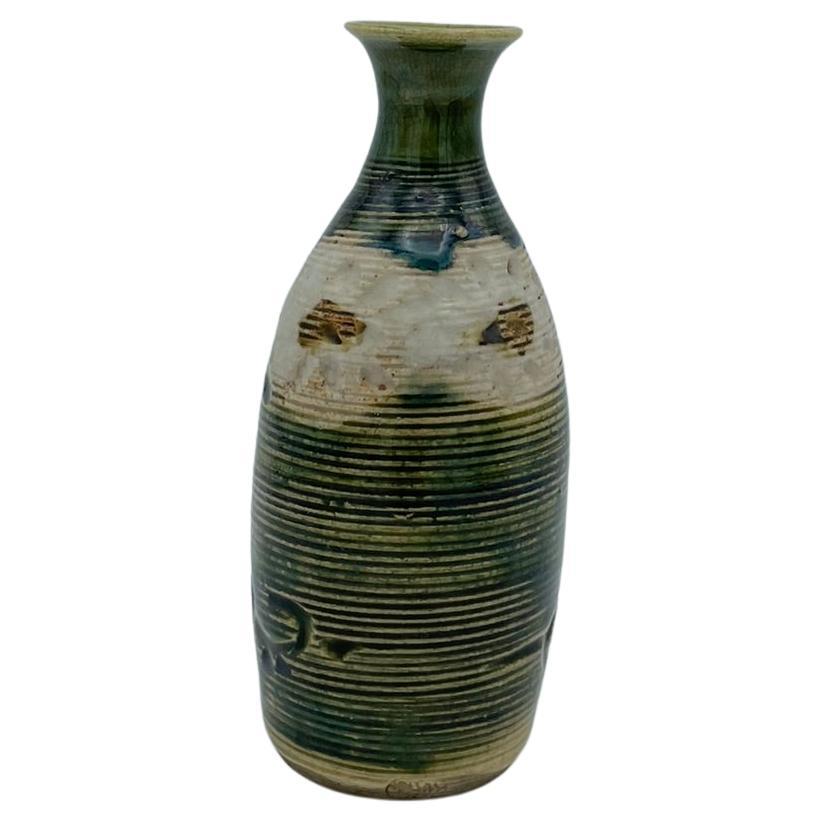 Japanische antike japanische Sakeflasche im Oribe-Stil 'Tokkuri', 1900er Jahre