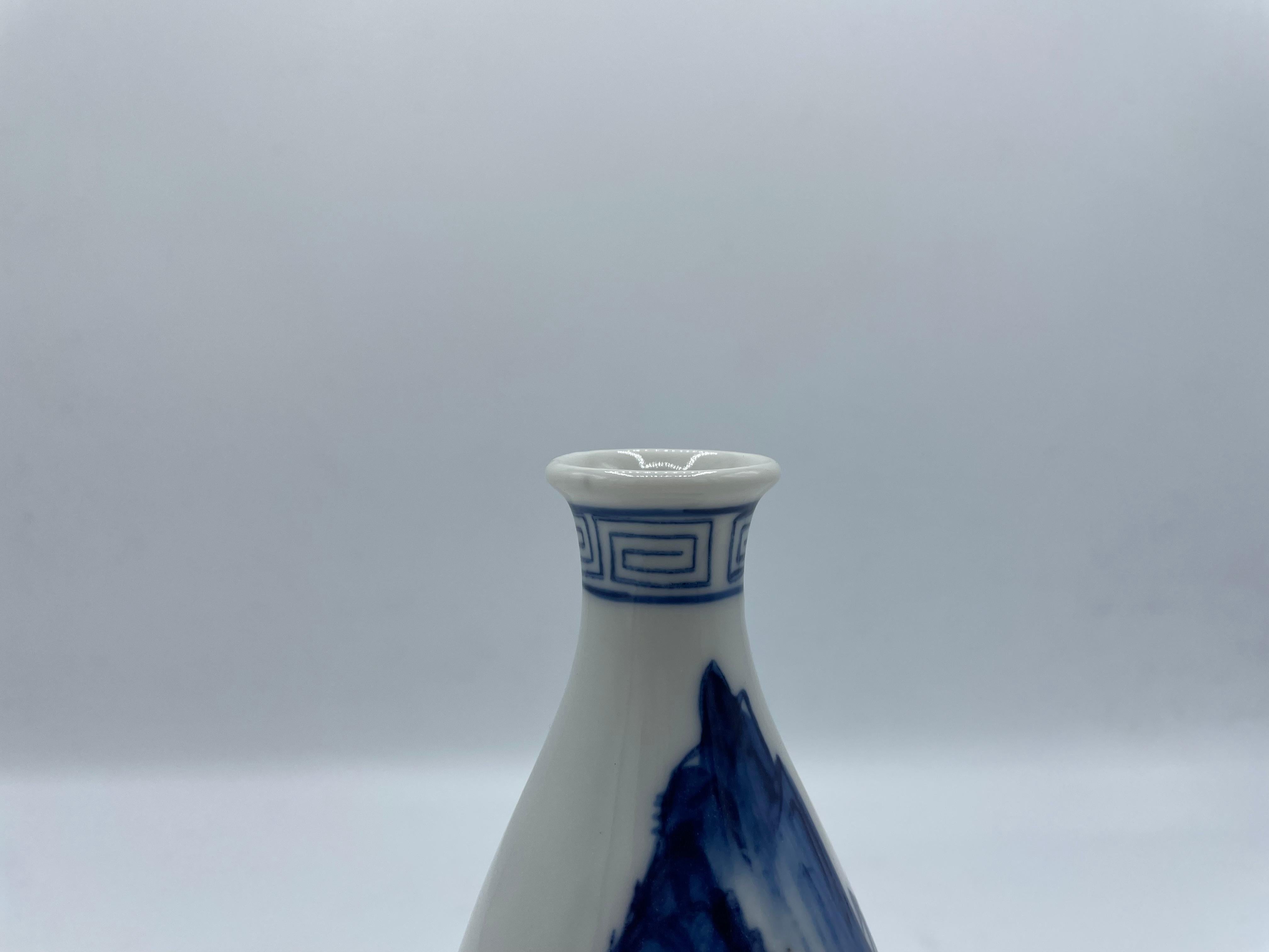 Antike japanische Sake Bottole Blau Tokkuri 1940er Jahre  (Handbemalt) im Angebot