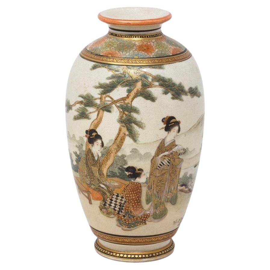 Antico vaso giapponese Satsuma di Ryokuzan Periodo Meiji (1868-1912)