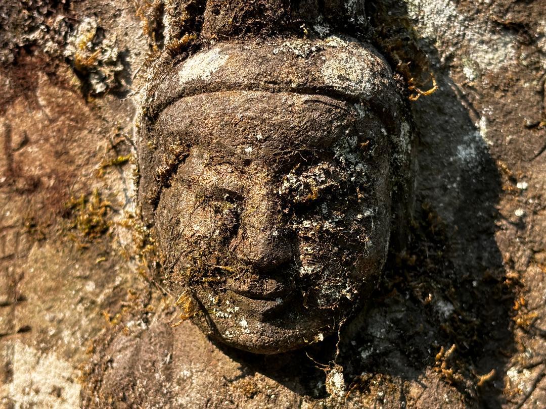 Japanese Antique Serene Stone Buddha Kanon Guan Yin, Edo Period Signed 19c In Good Condition In South Burlington, VT