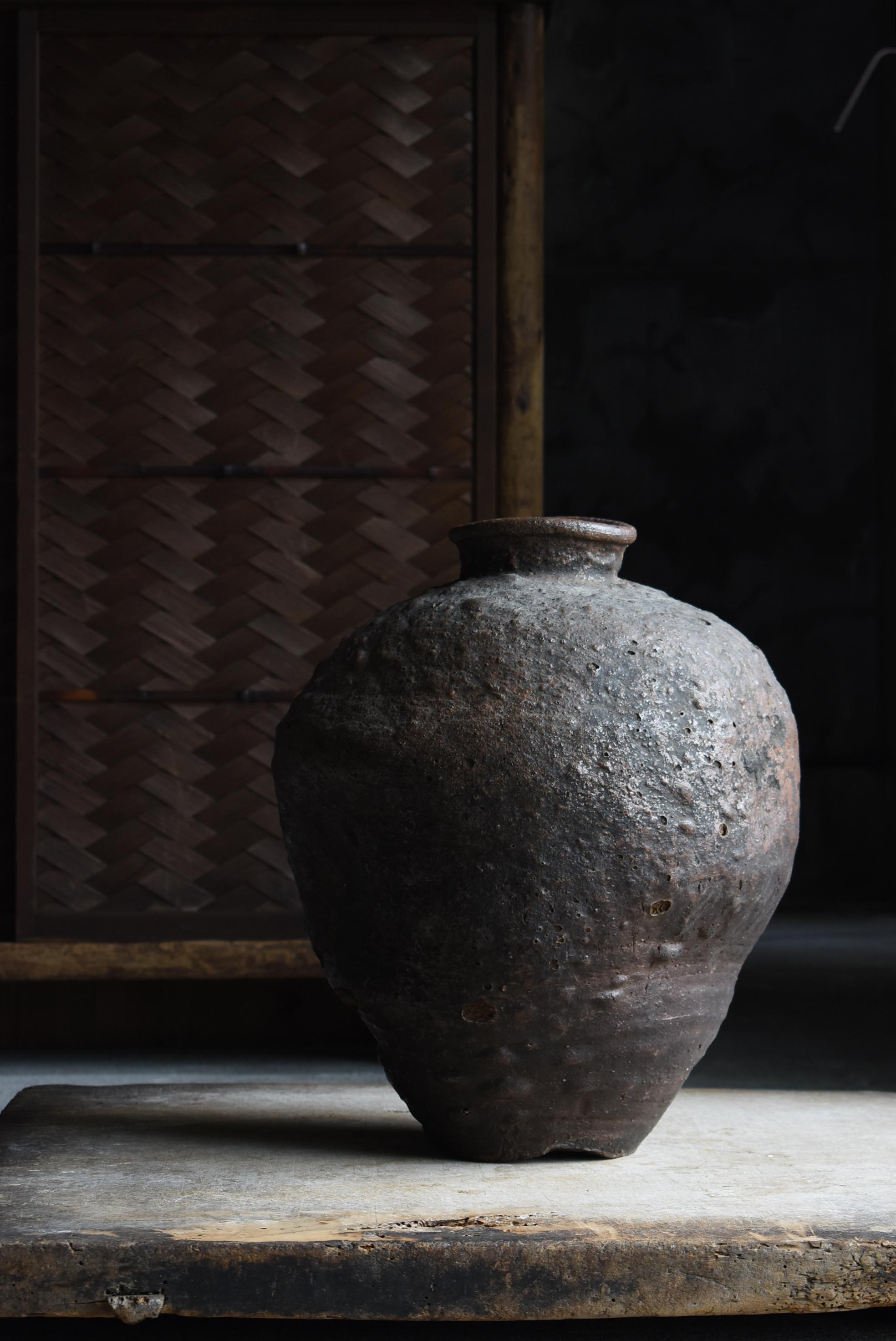 This is an old pottery pot made in Japan.
It is a very old pot believed to have been made in the 17th century, early Edo period, and is called Koshigaraki in Japan.

Koshigaraki refers to old Shigaraki ware made in the Shigaraki region of Shiga