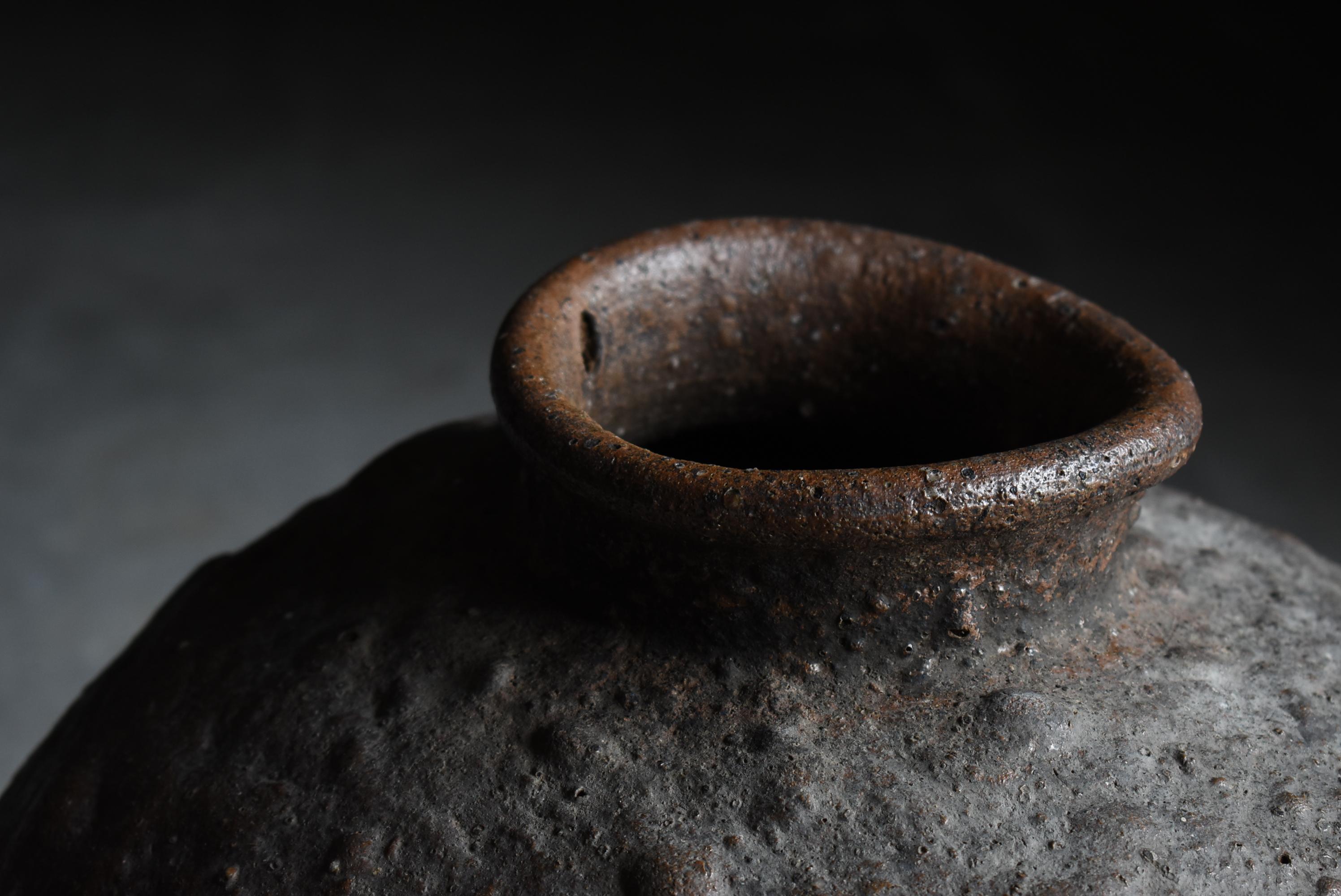 Japanese Antique Shigaraki ware 17th Century / Pottery Vase Wabisabi (Japanisch) im Angebot