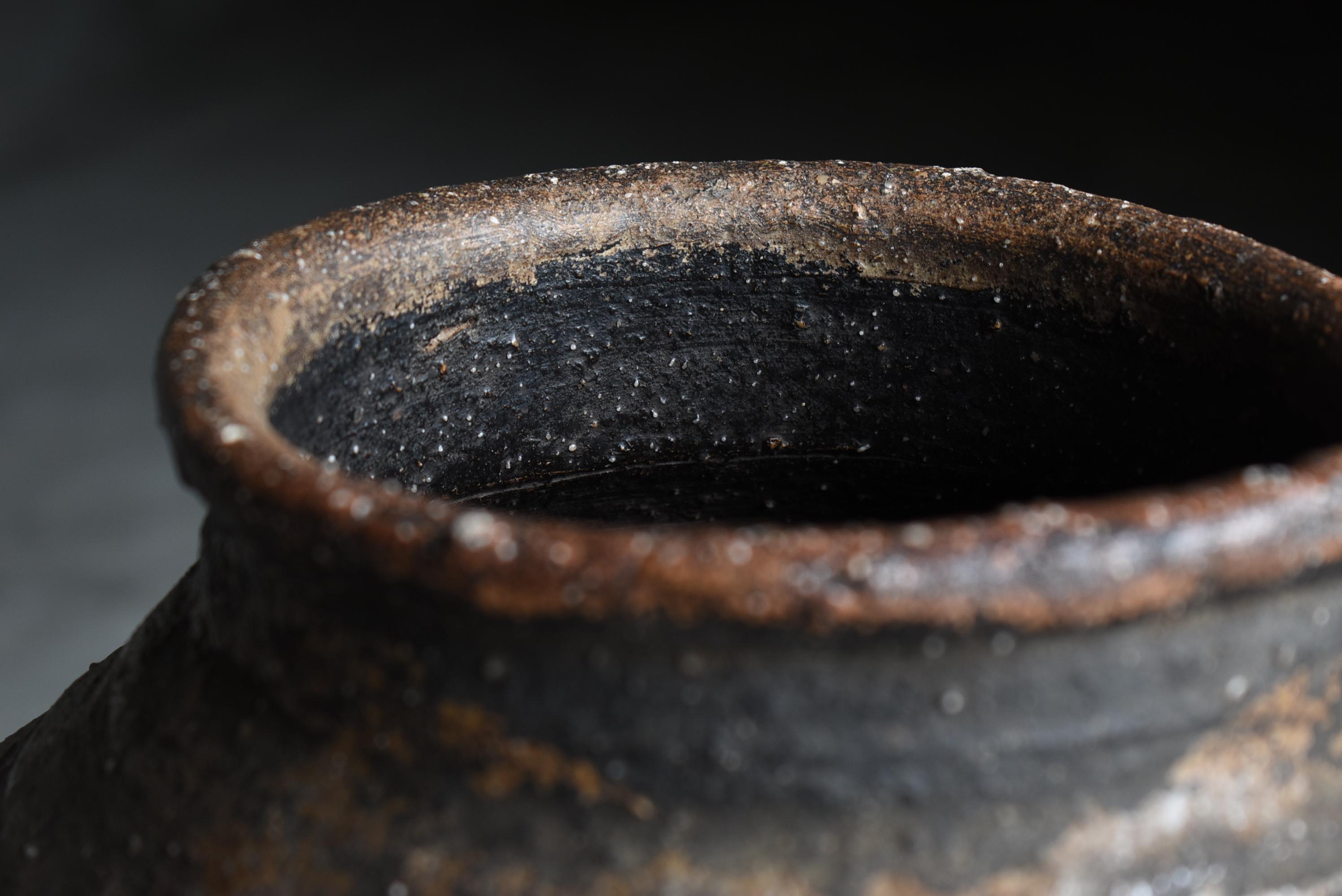 Antico vaso giapponese Shigaraki Ware del 18° secolo / Vaso di ceramica Wabi Sabi In condizioni buone in vendita a Chōsei District Nagara, JP