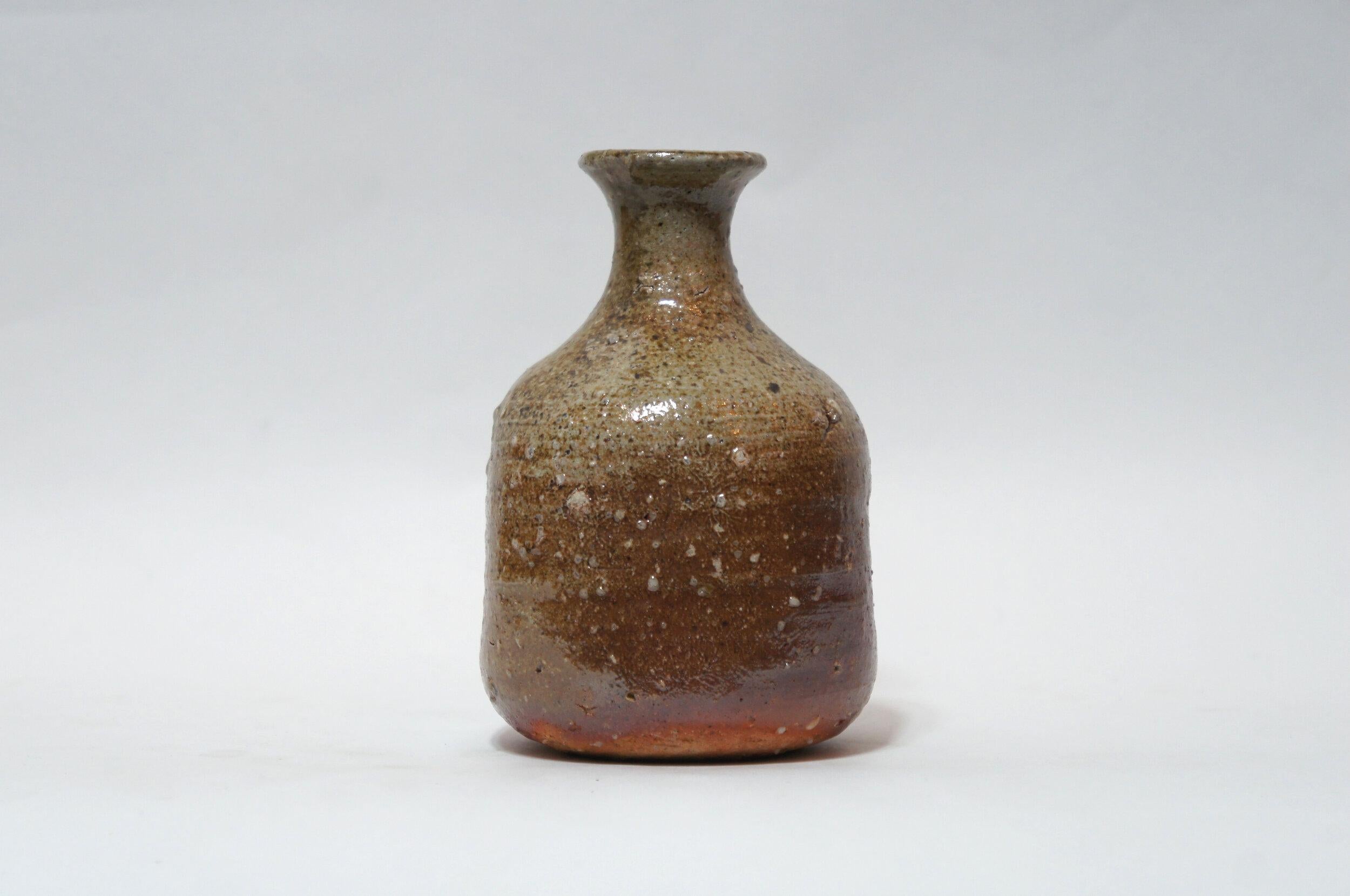 Japanese Antique Shigaraki Ware Tokkuri/Vase 1930s  In Good Condition For Sale In Paris, FR