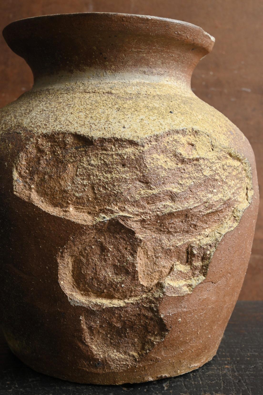 Japanese antique Shigaraki ware vase / 13th century / Wabi-sabi flower vase For Sale 5