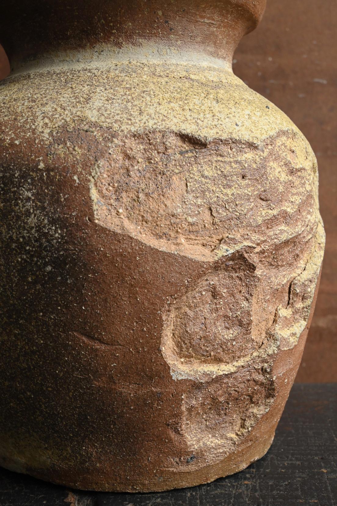 Japanese antique Shigaraki ware vase / 13th century / Wabi-sabi flower vase For Sale 6