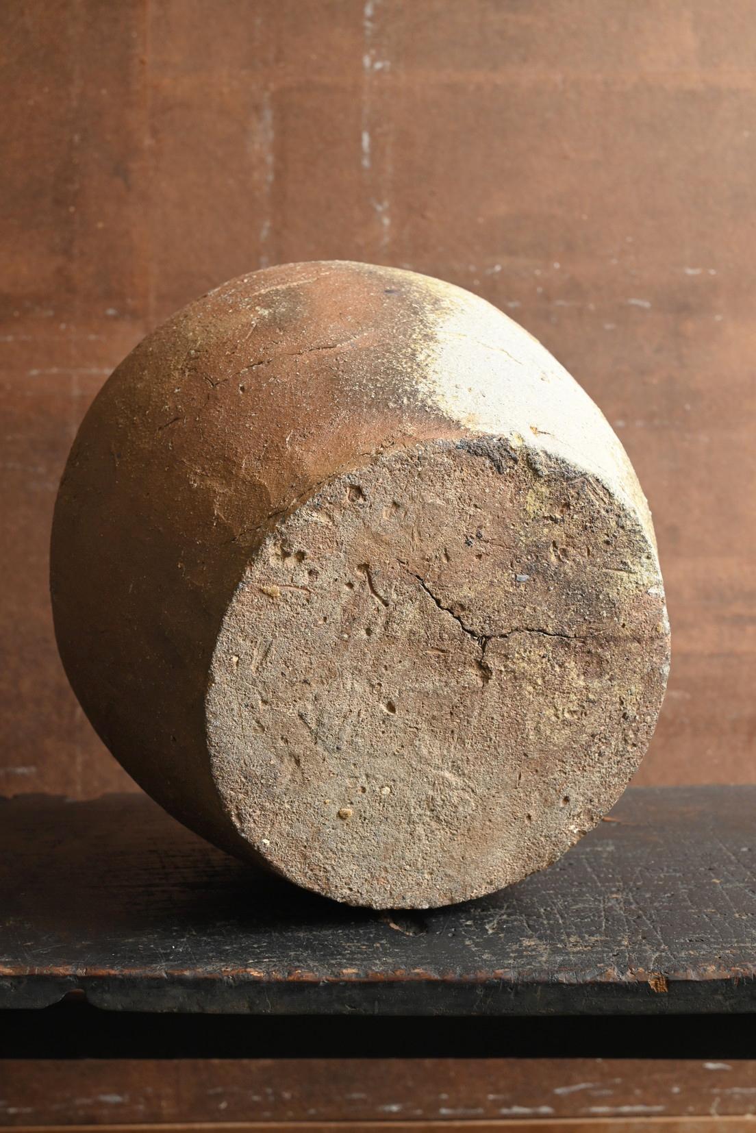 Japanese antique Shigaraki ware vase / 13th century / Wabi-sabi flower vase For Sale 9