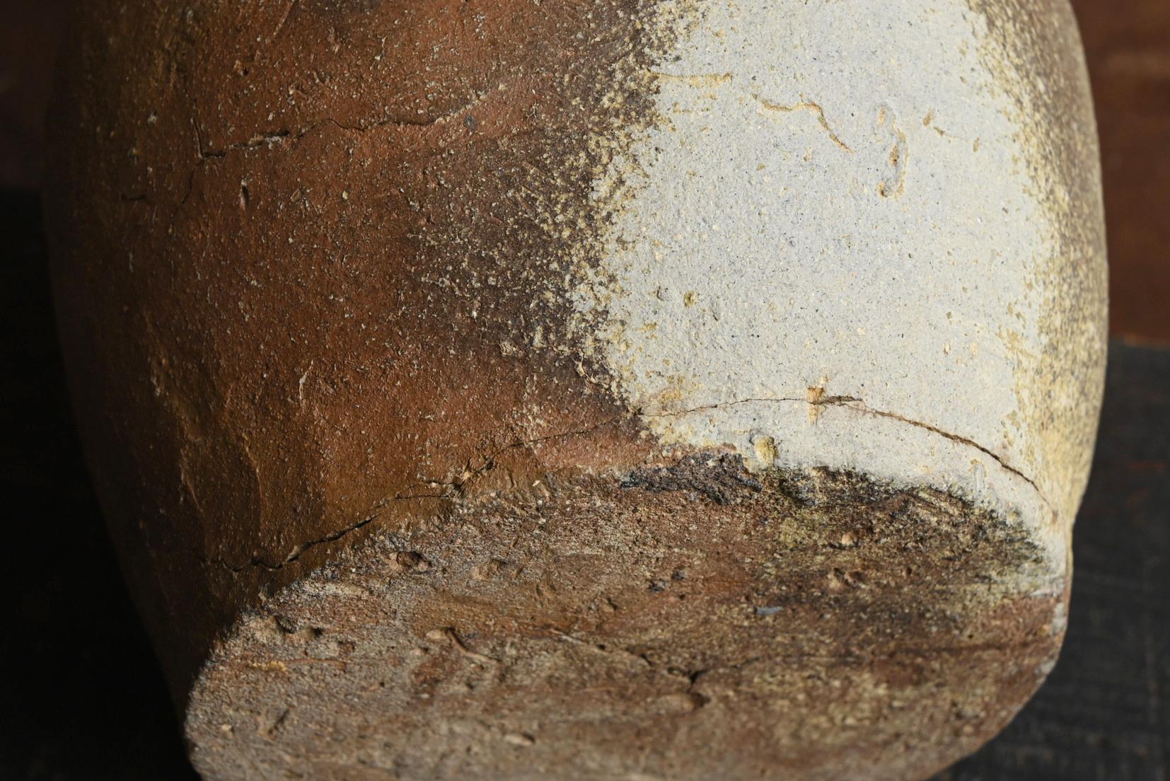 Japanese antique Shigaraki ware vase / 13th century / Wabi-sabi flower vase For Sale 10