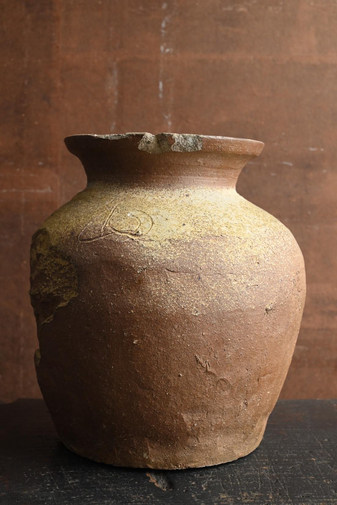 18th Century and Earlier Japanese antique Shigaraki ware vase / 13th century / Wabi-sabi flower vase For Sale