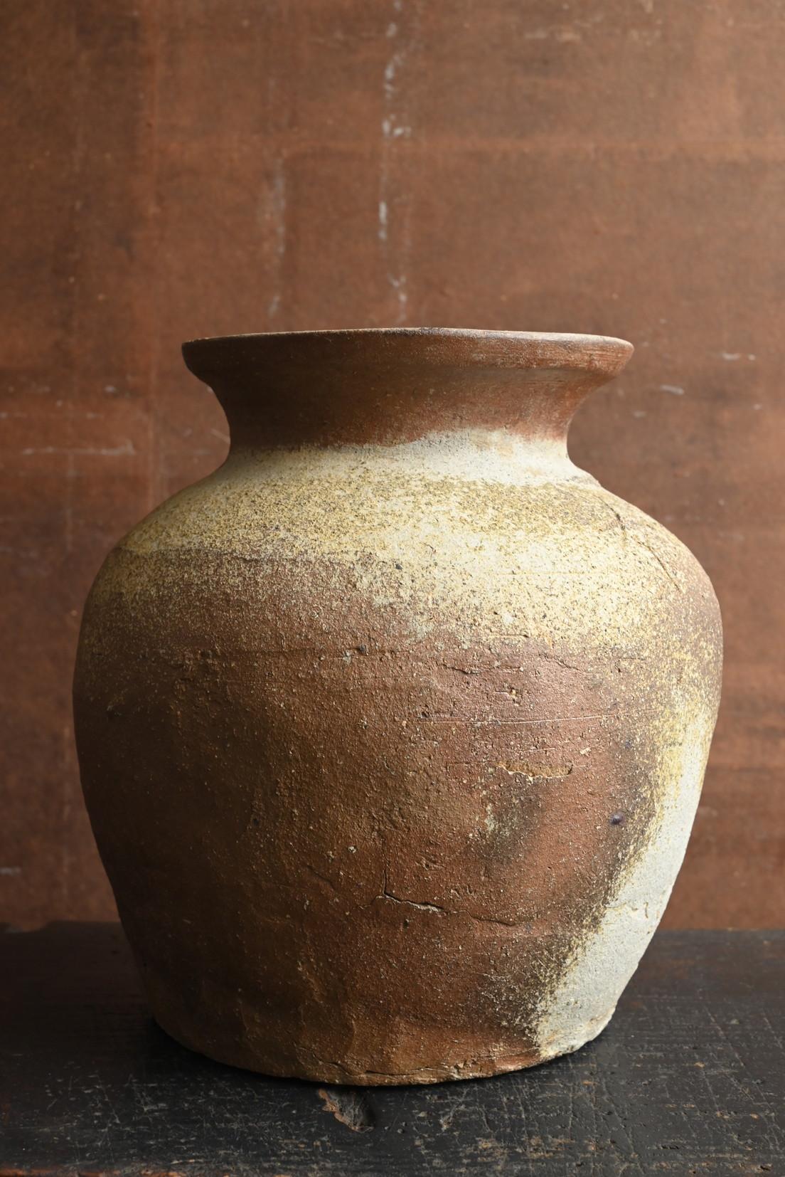 Pottery Japanese antique Shigaraki ware vase / 13th century / Wabi-sabi flower vase For Sale