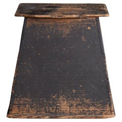 Antiker japanischer antiker Beistellstuhl 1860er-1920er Jahre / Holzhocker Beistelltisch Wabi Sabi, Wabi Sabi