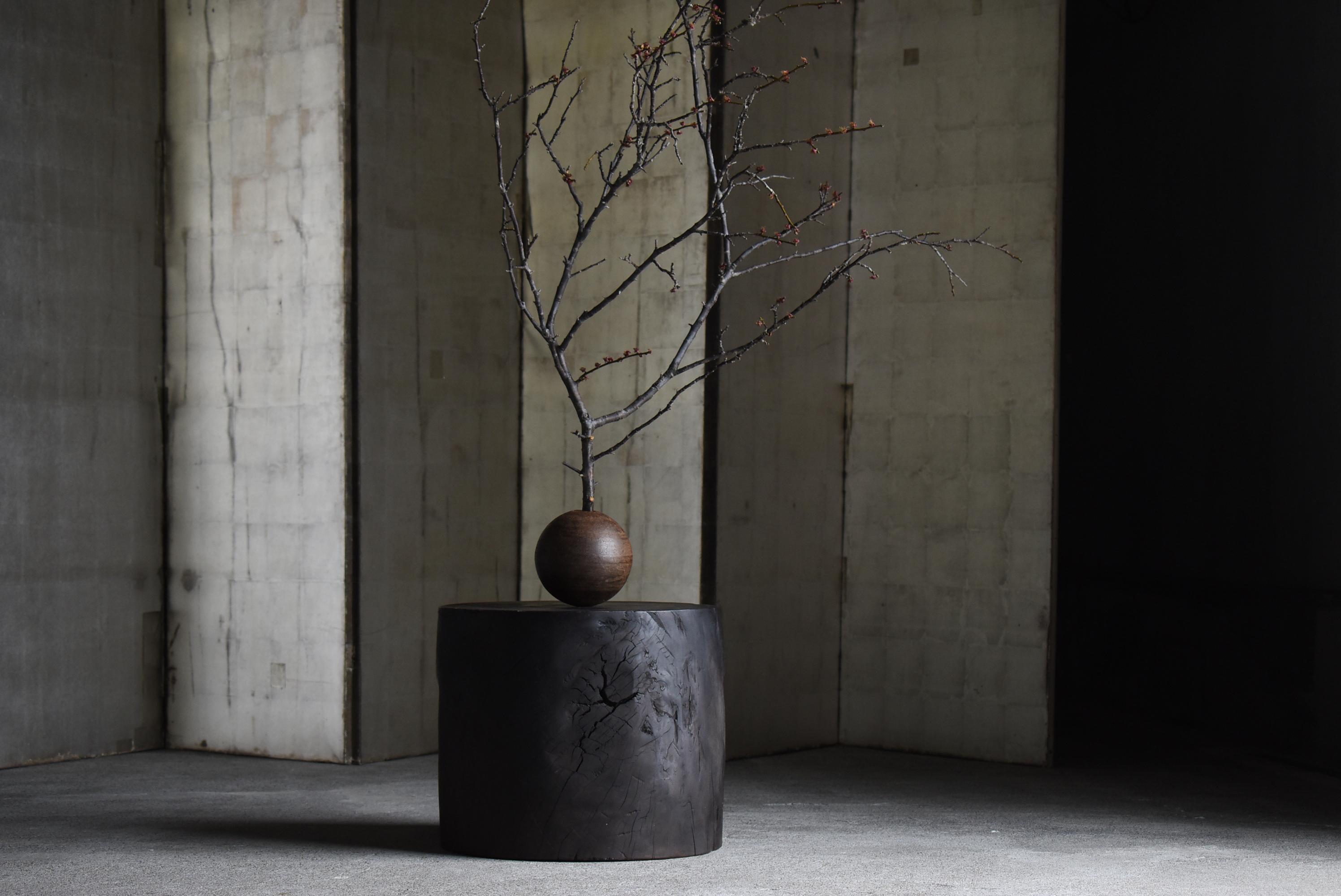 Silla auxiliar o expositor japonés antiguo 1900-1940 / Taburete Wabi Sabi Primitivo en venta