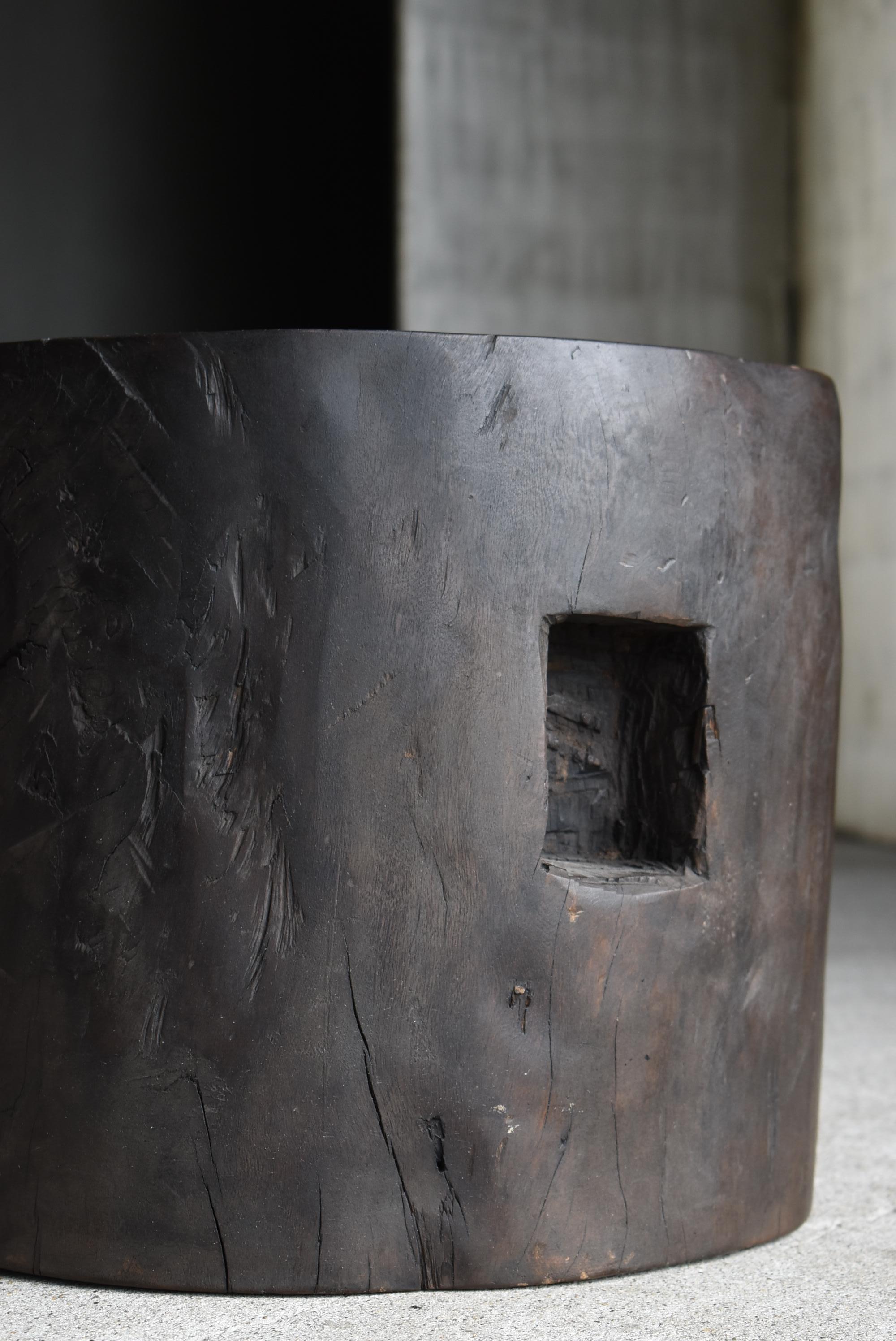 Silla auxiliar o expositor japonés antiguo 1900-1940 / Taburete Wabi Sabi siglo XX en venta