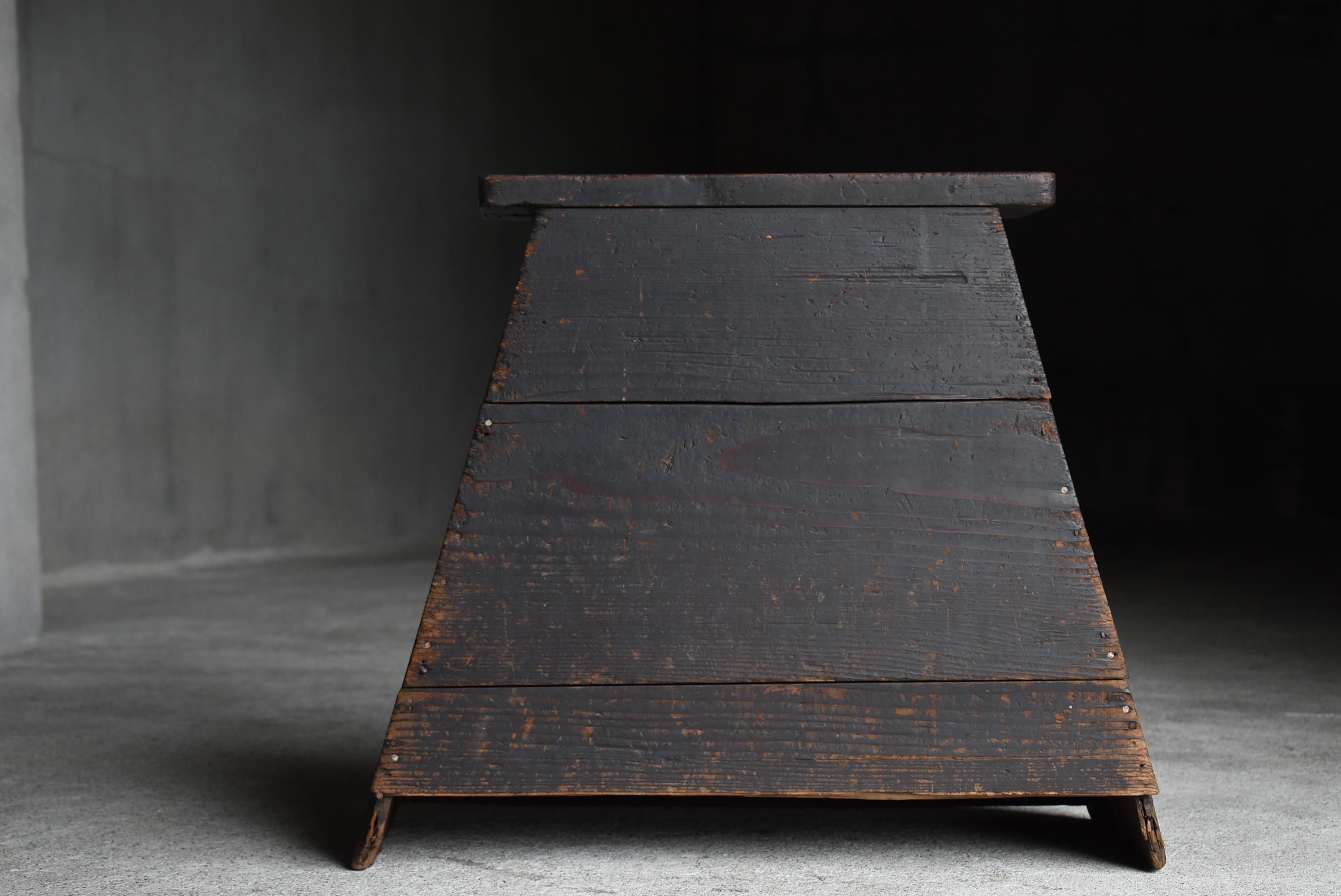 Japanischer antiker Beistellstuhl oder Beistelltisch 1860er-1900er Jahre / Hocker Wabisabi Mingei im Angebot 3