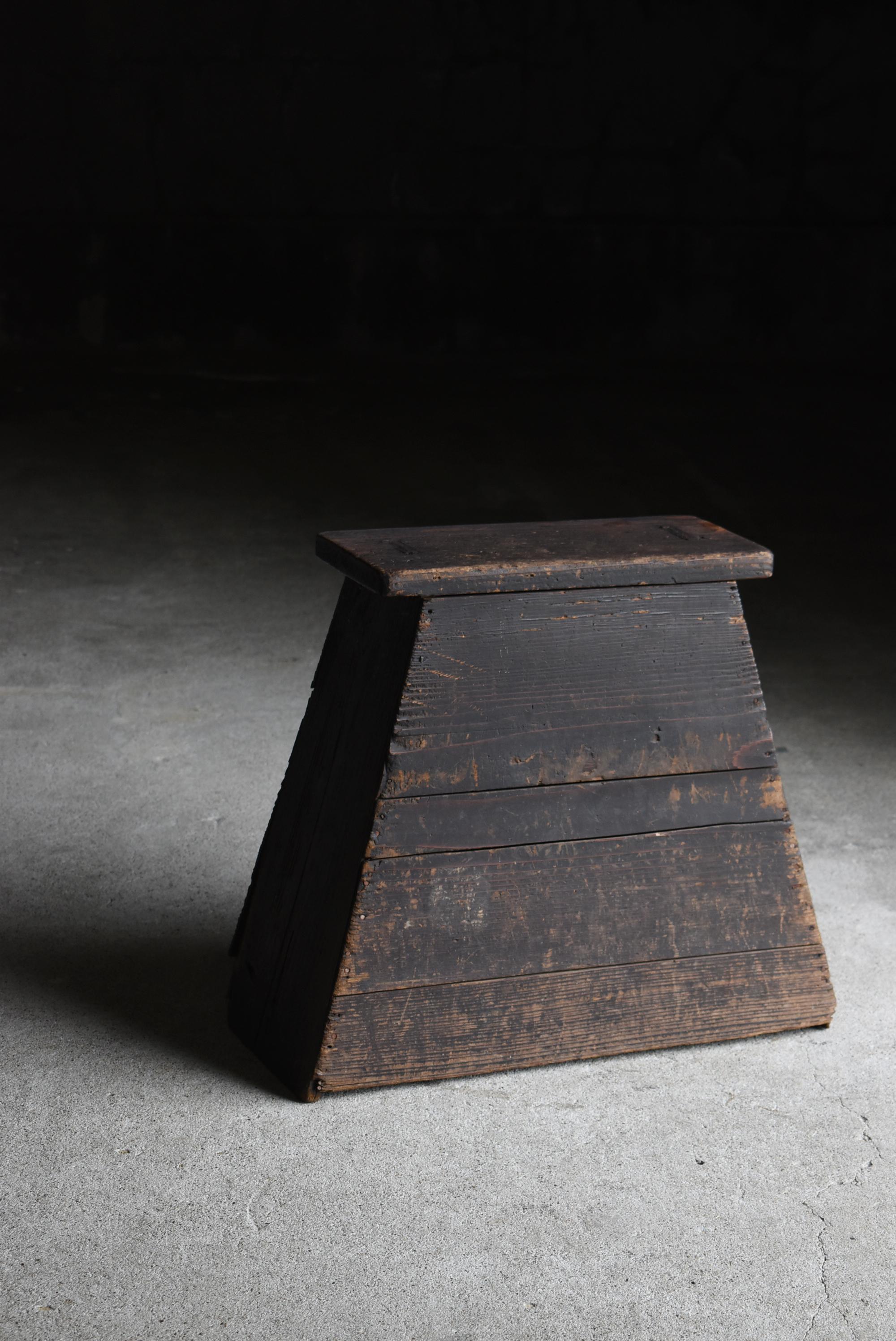 Japanischer antiker Beistellstuhl oder Beistelltisch 1860er-1900er Jahre / Hocker Wabisabi Mingei im Angebot 8