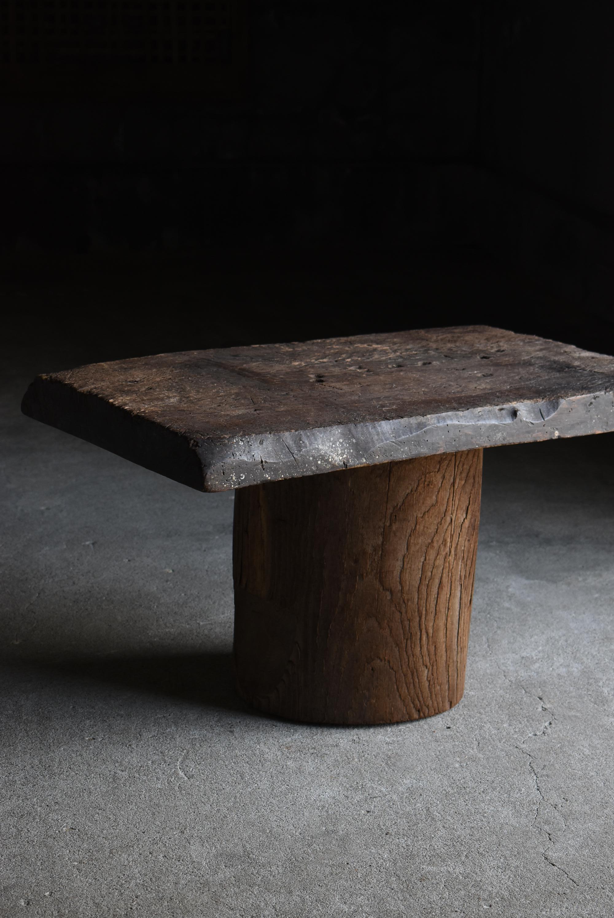 Japanese Antique Side Table 1860s-1920s / Primitive Coffee Table Wabi Sabi  In Good Condition In Sammu-shi, Chiba