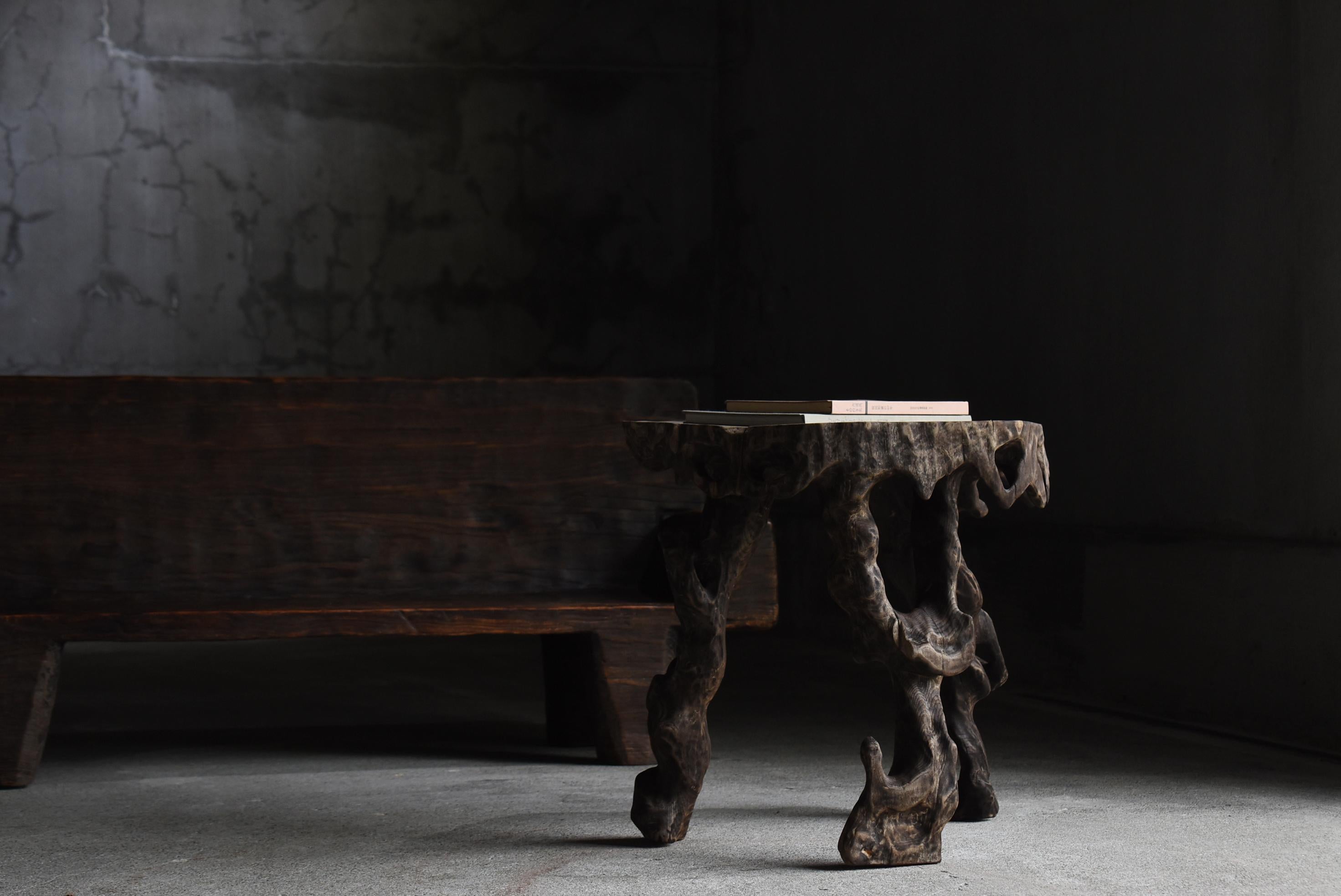 This is an old Japanese side table, believed to have been crafted in the early Showa period (1900s–1940s). It is made from zelkova wood (keyaki), known for its durability and striking grain patterns. Remarkably, this table was carved from a single