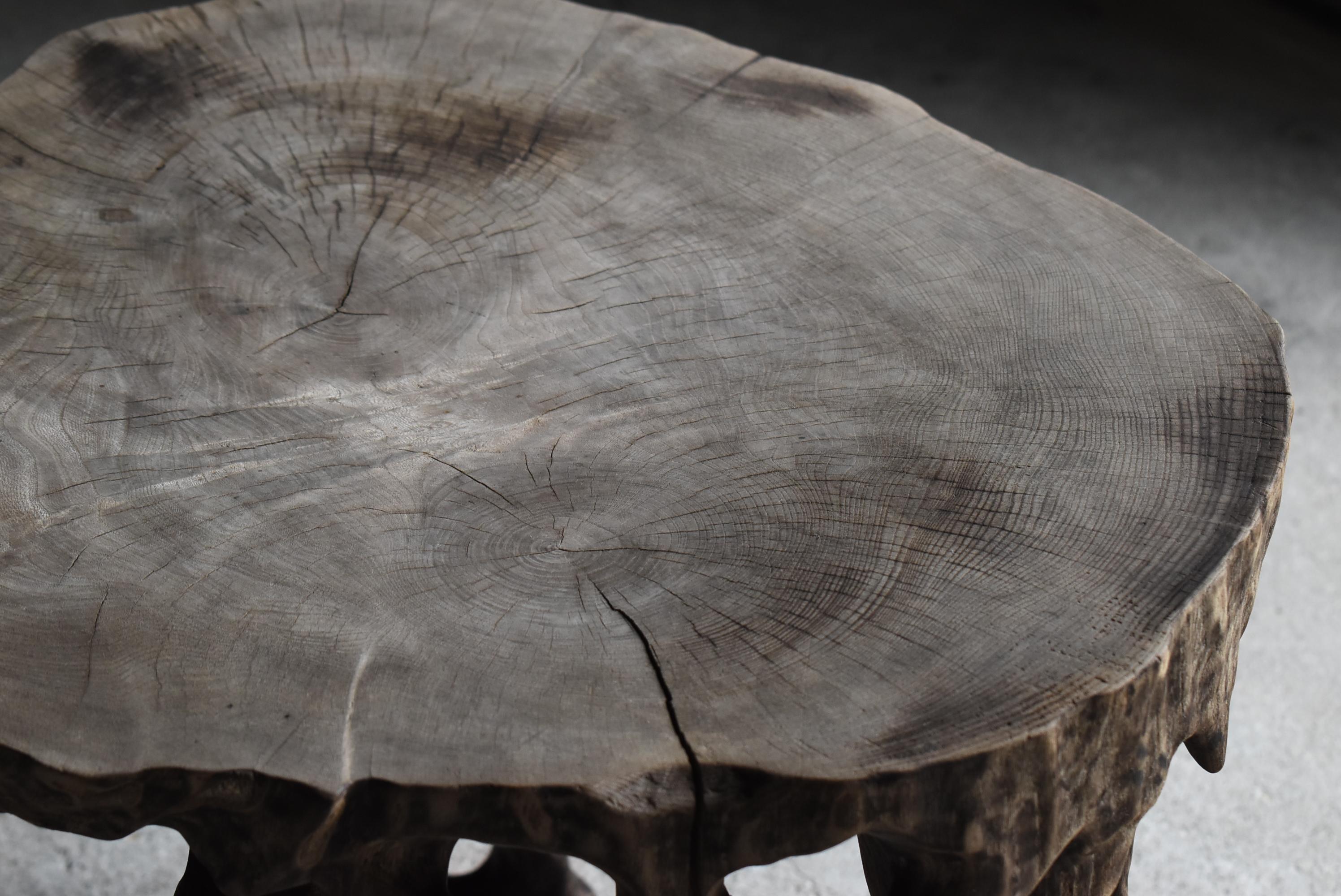 Japanese Antique Side Table Carved from a Single Block 1900s-1940s / Wabisabi In Good Condition For Sale In Chōsei District Nagara, JP