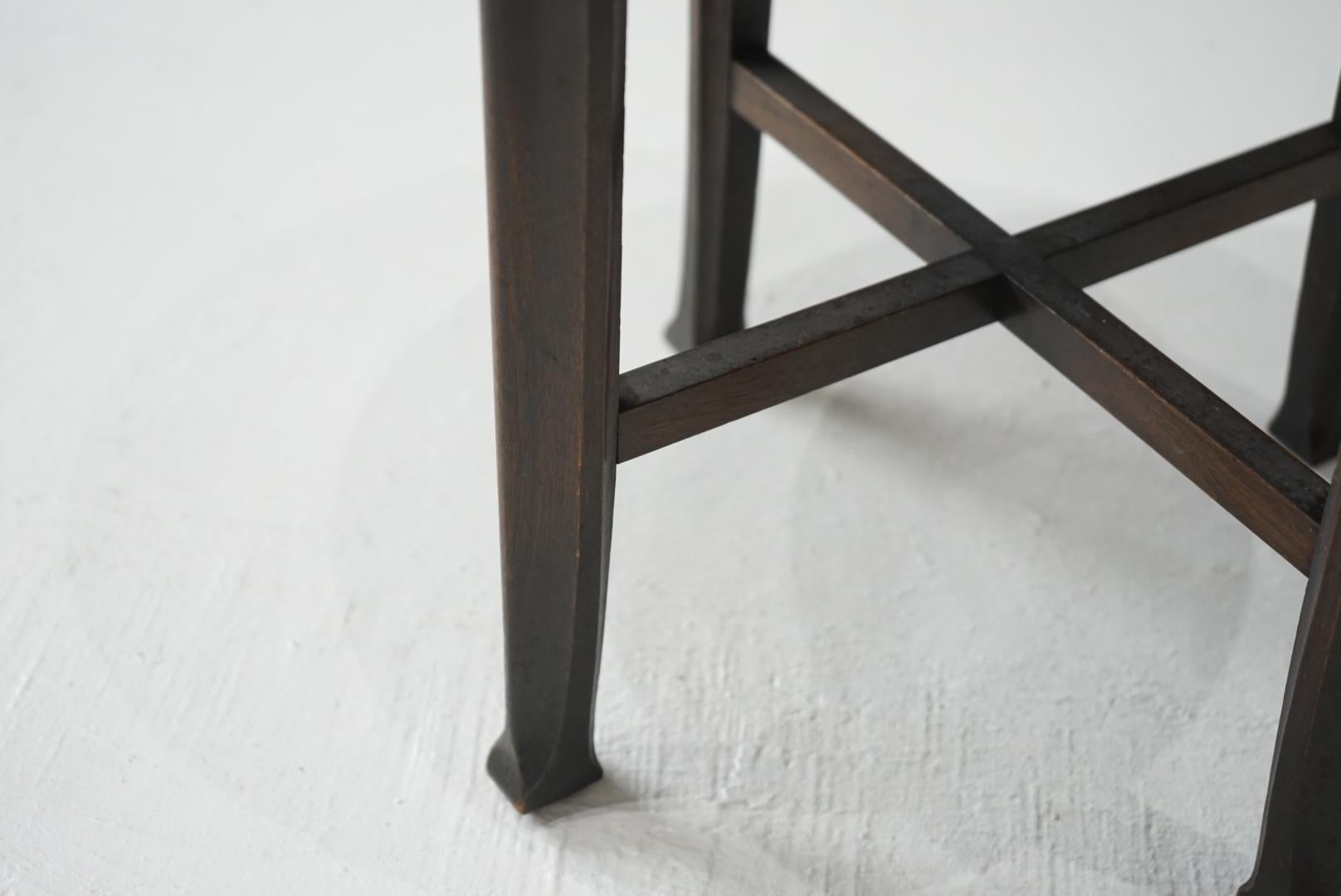 Japanischer antiker Beistelltisch Niedriger Tisch Wabi-Sabi (Holz) im Angebot