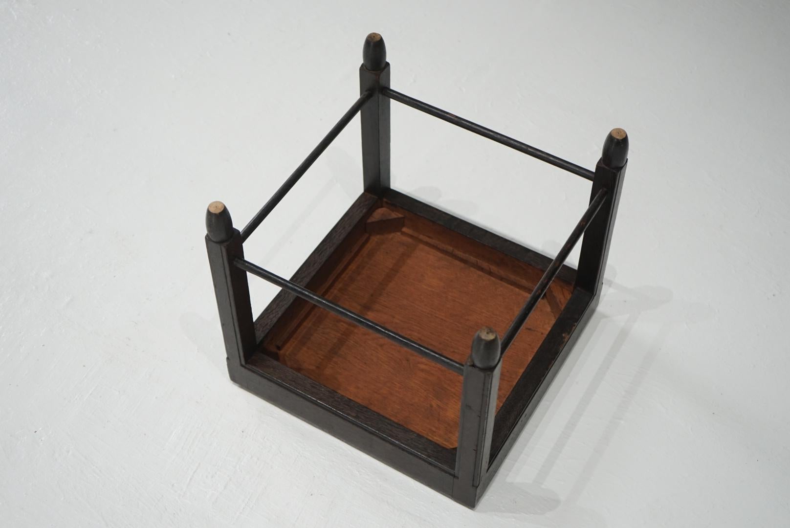 Japanischer antiker Beistelltisch Niedriger Tisch Wabi-Sabi im Angebot 1