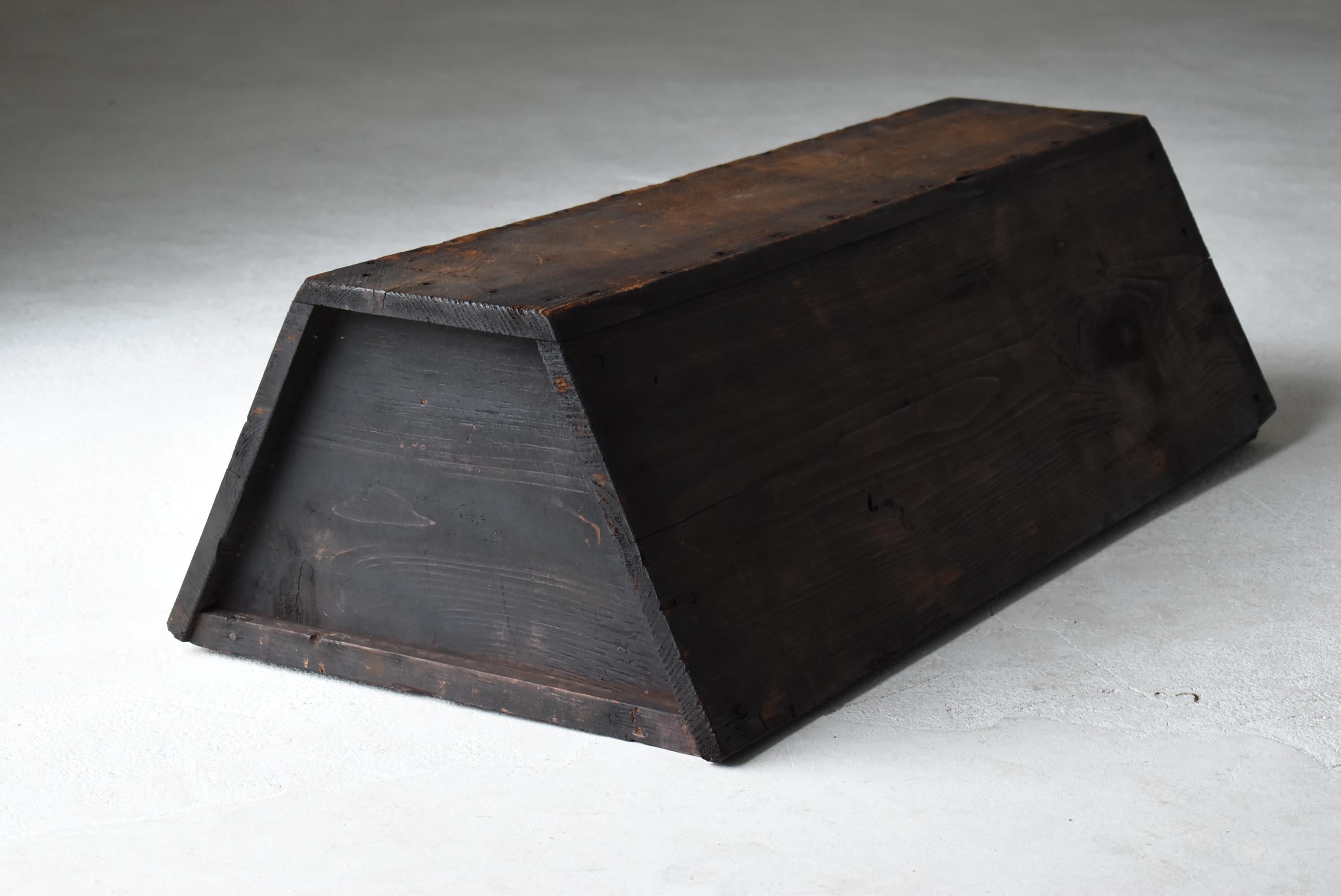 Cedar Japanese Antique Side Table or Bench 1860s-1920s / Display Stand Wabisabi For Sale