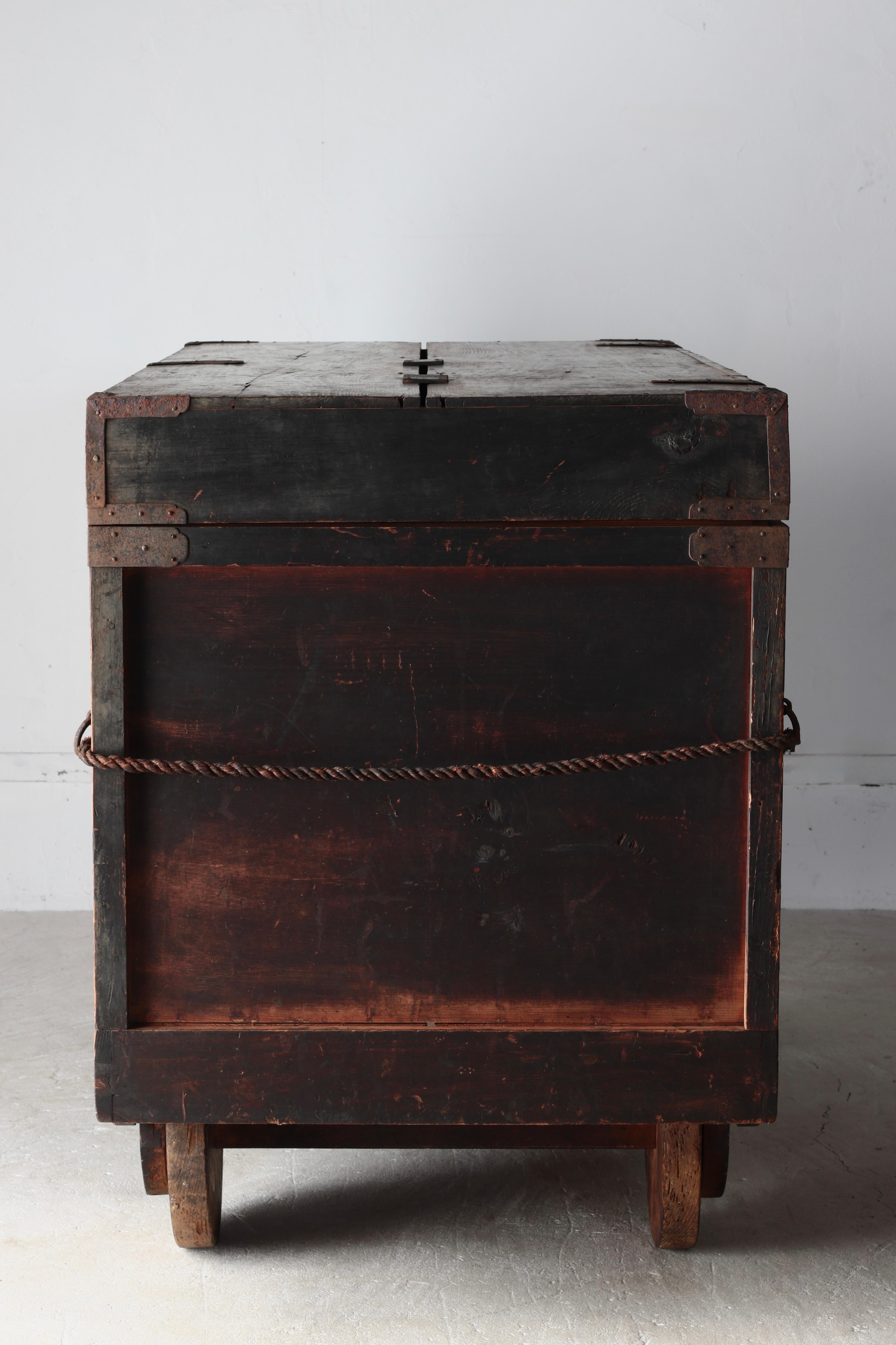 Japanese Antique Sideboard / Display Table Storage / 1868-1912s Wabi-sabi For Sale 4