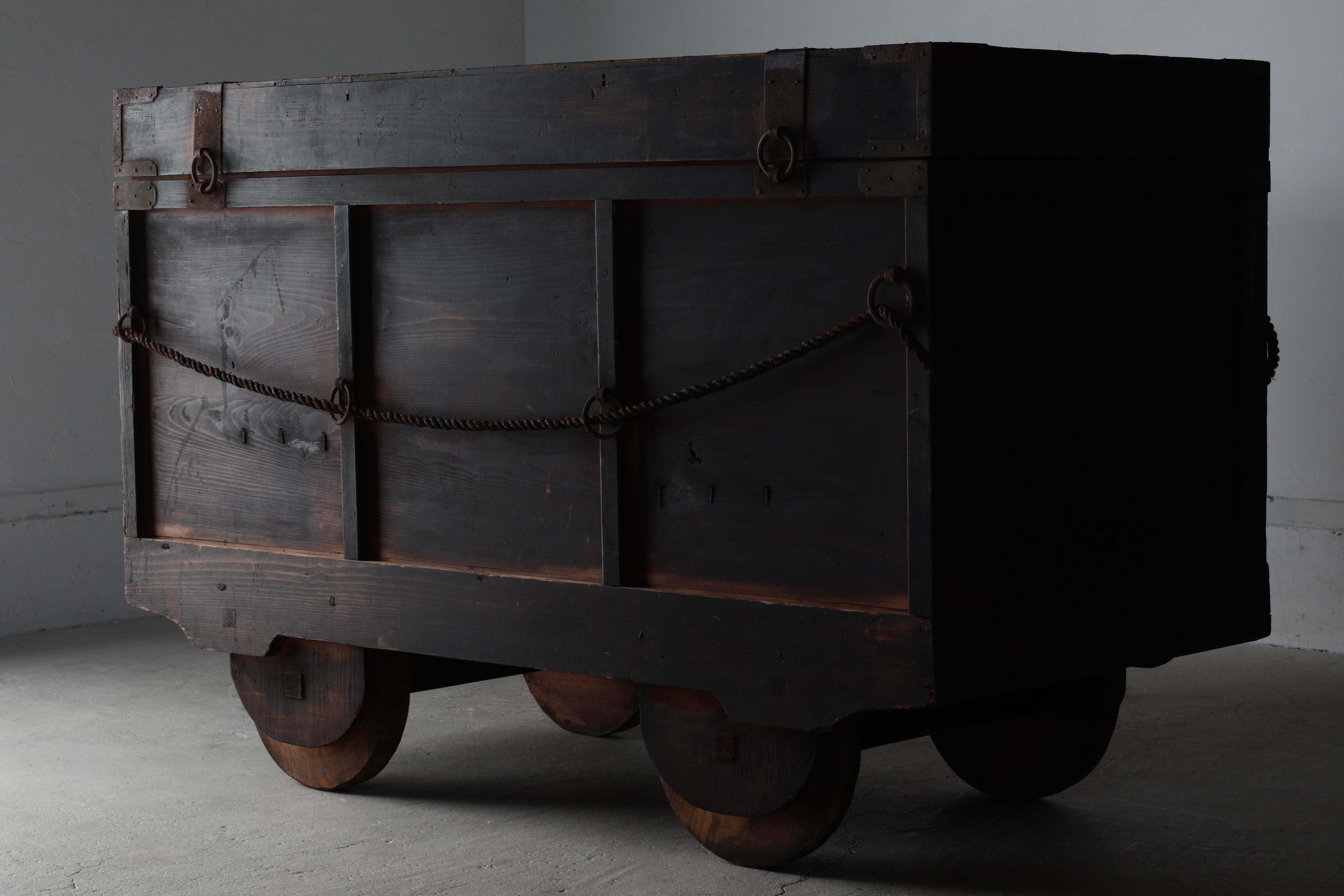 Japanese Antique Sideboard / Display Table Storage / 1868-1912s Wabi-sabi For Sale 7