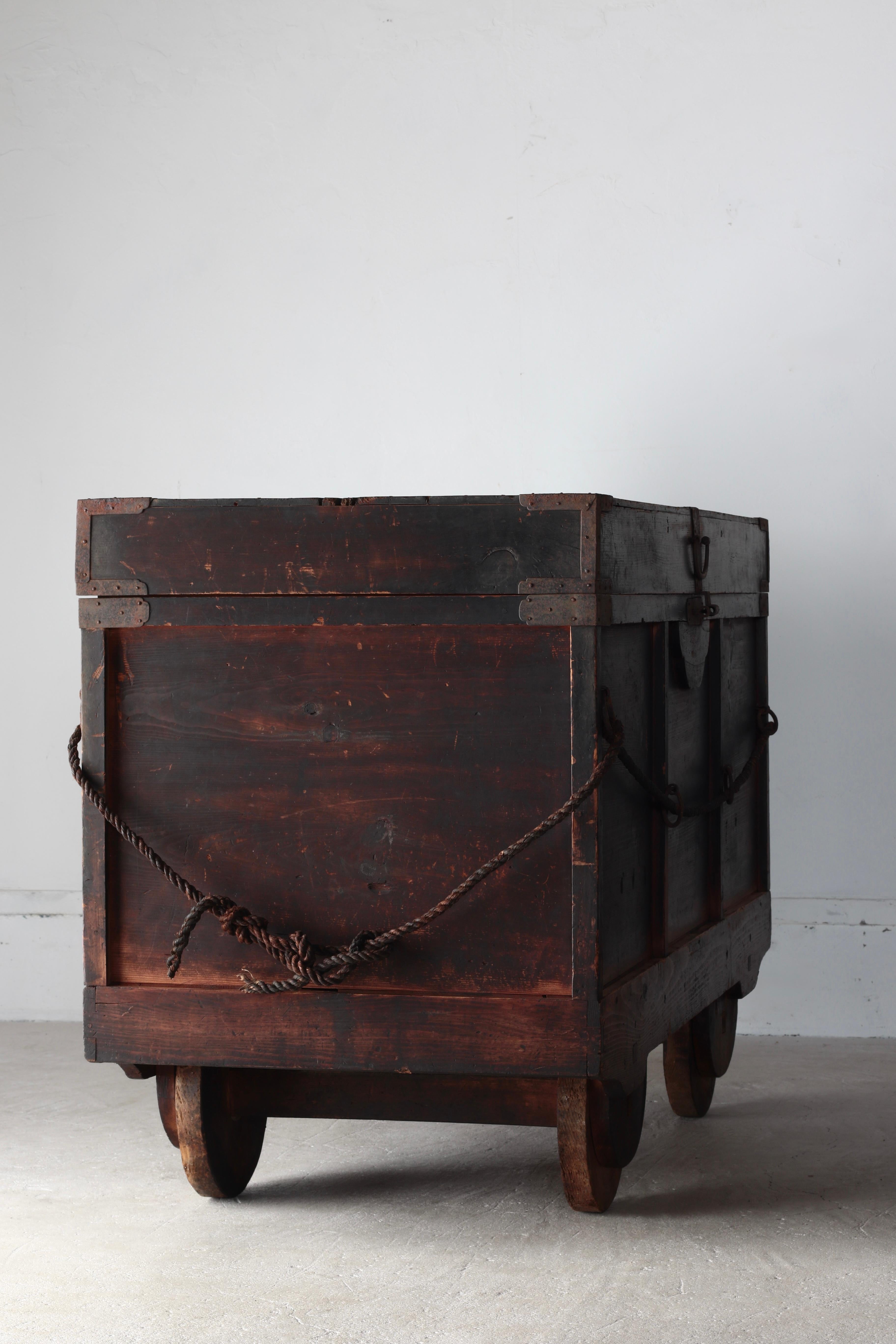 Japanese Antique Sideboard / Display Table Storage / 1868-1912s Wabi-sabi For Sale 9