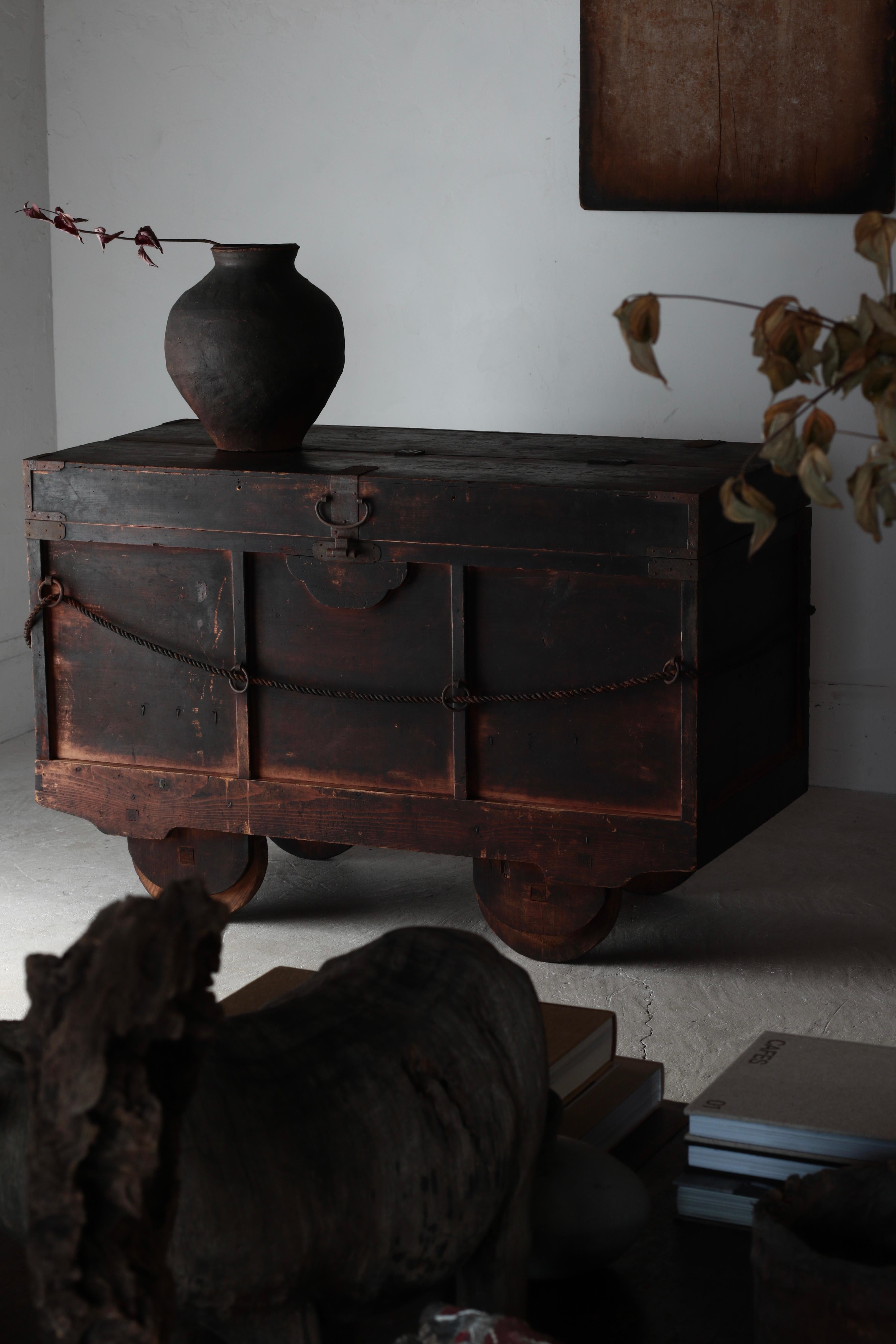 Japanese Antique Sideboard / Display Table Storage / 1868-1912s Wabi-sabi For Sale 12