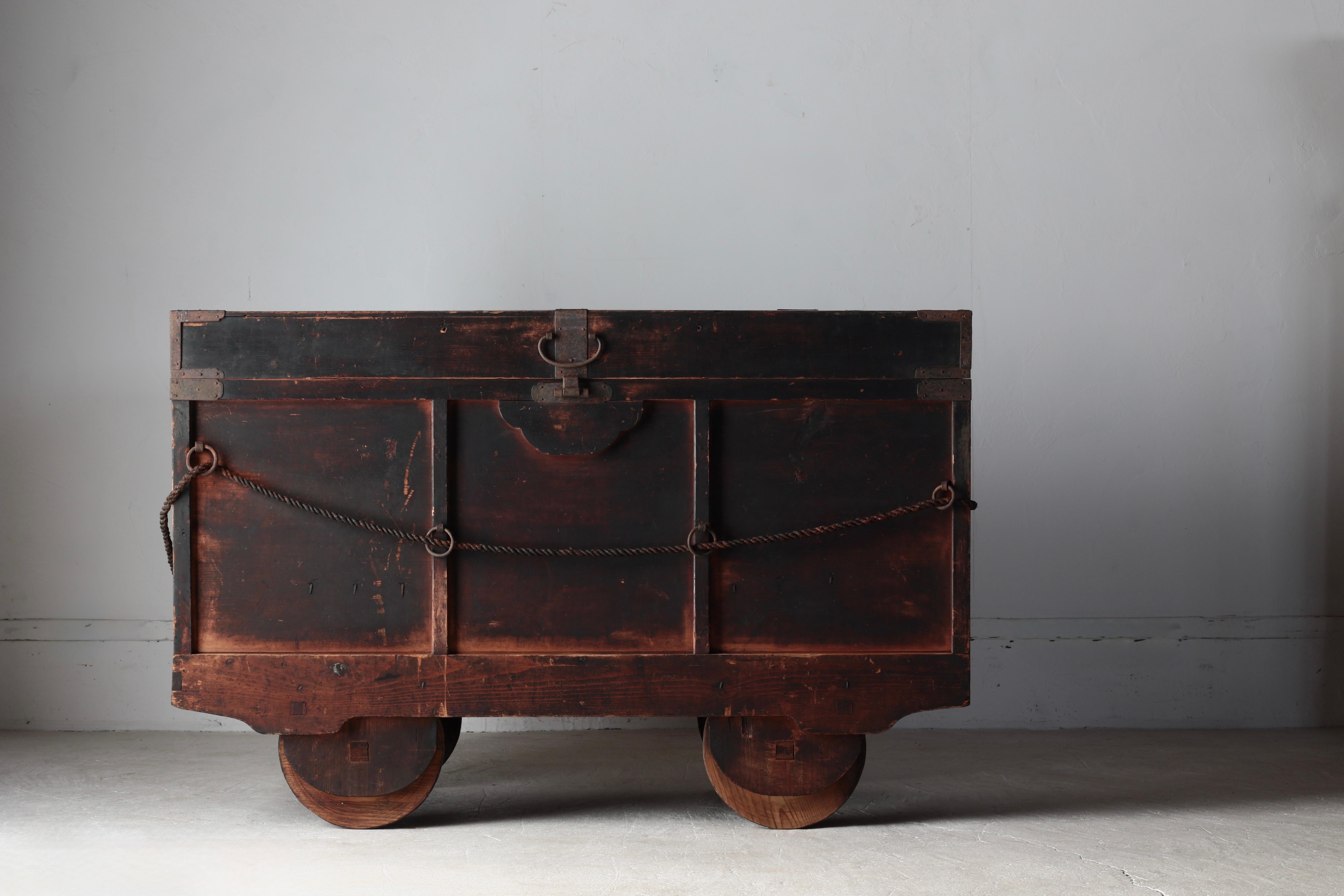 Japanese Antique Sideboard / Display Table Storage / 1868-1912s Wabi-sabi For Sale 13