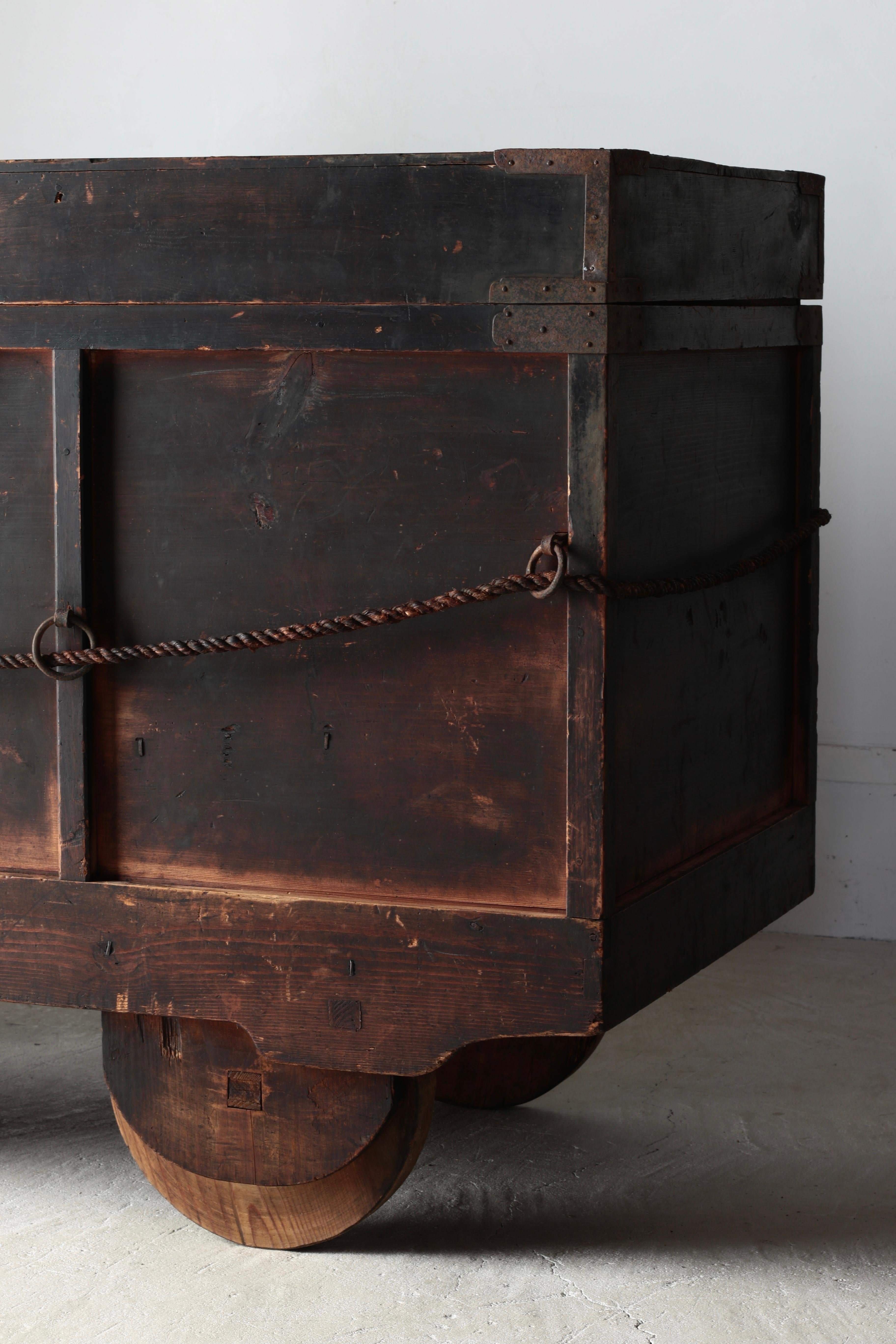 Japanese Antique Sideboard / Display Table Storage / 1868-1912s Wabi-sabi In Good Condition For Sale In Iwate-gun Shizukuishi-cho, Iwate Prefecture