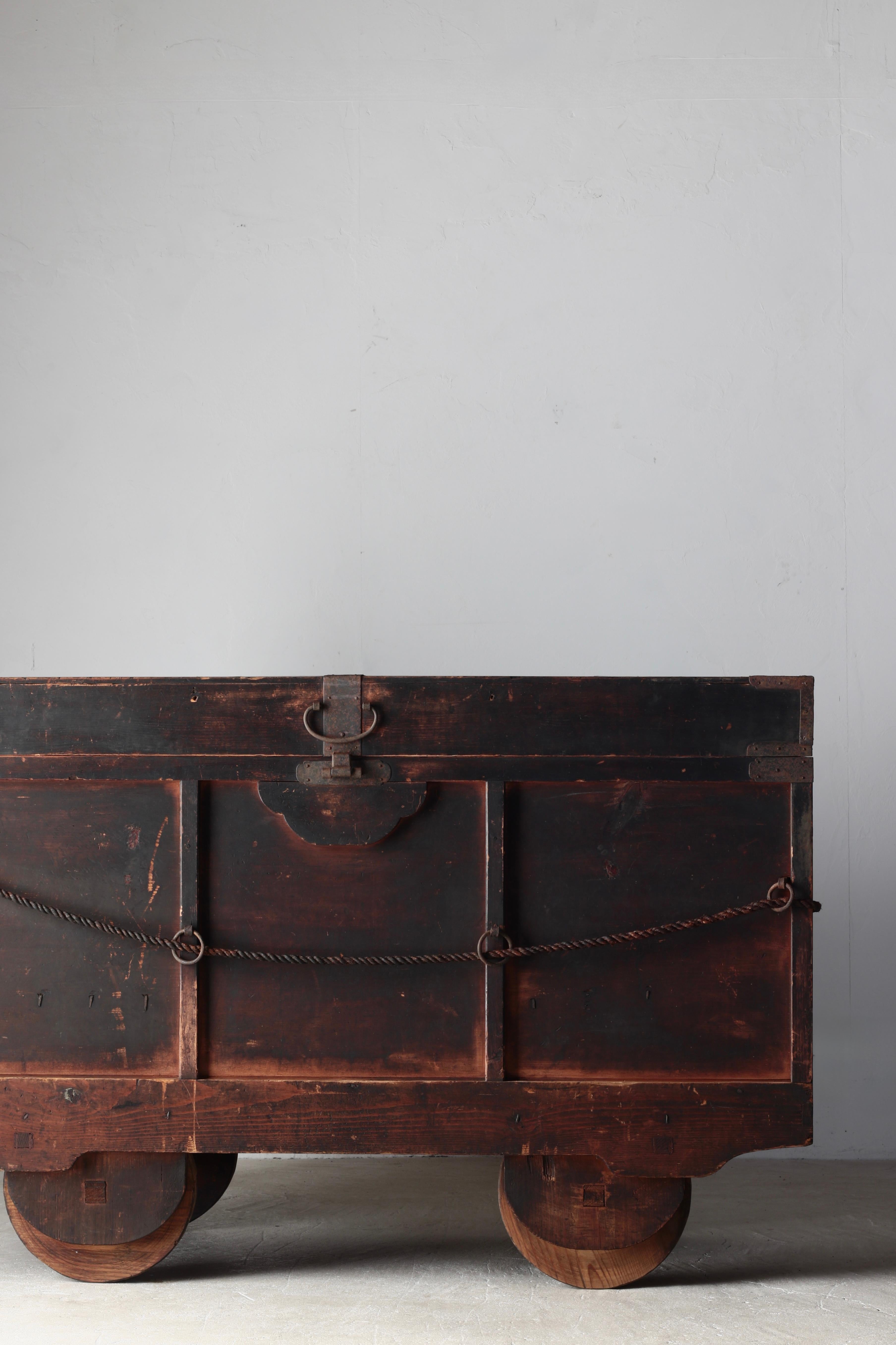 19th Century Japanese Antique Sideboard / Display Table Storage / 1868-1912s Wabi-sabi For Sale