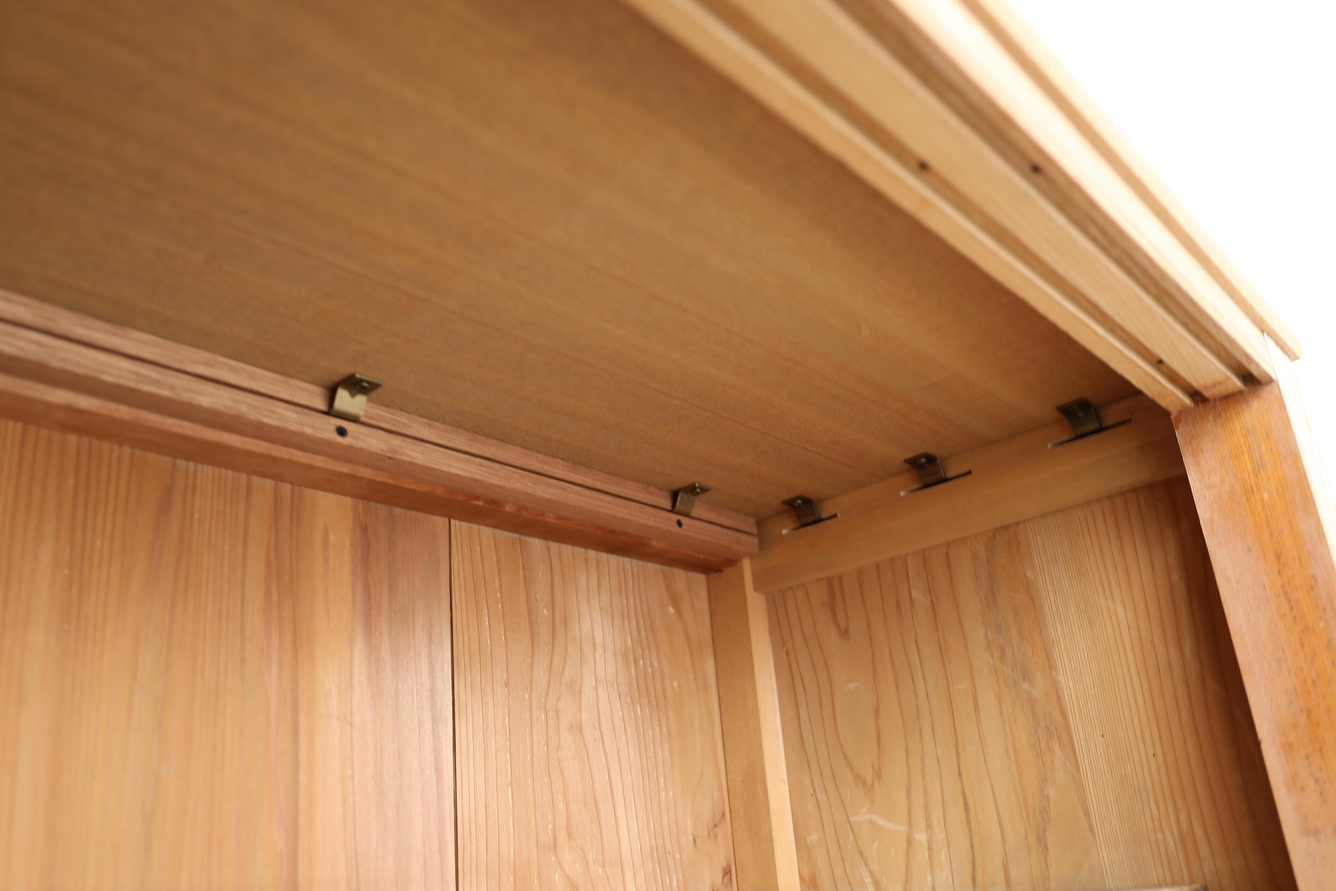Japanischer antiker einfacher japanischer Schrank, Wabi Sabi, Japandi im Angebot 8