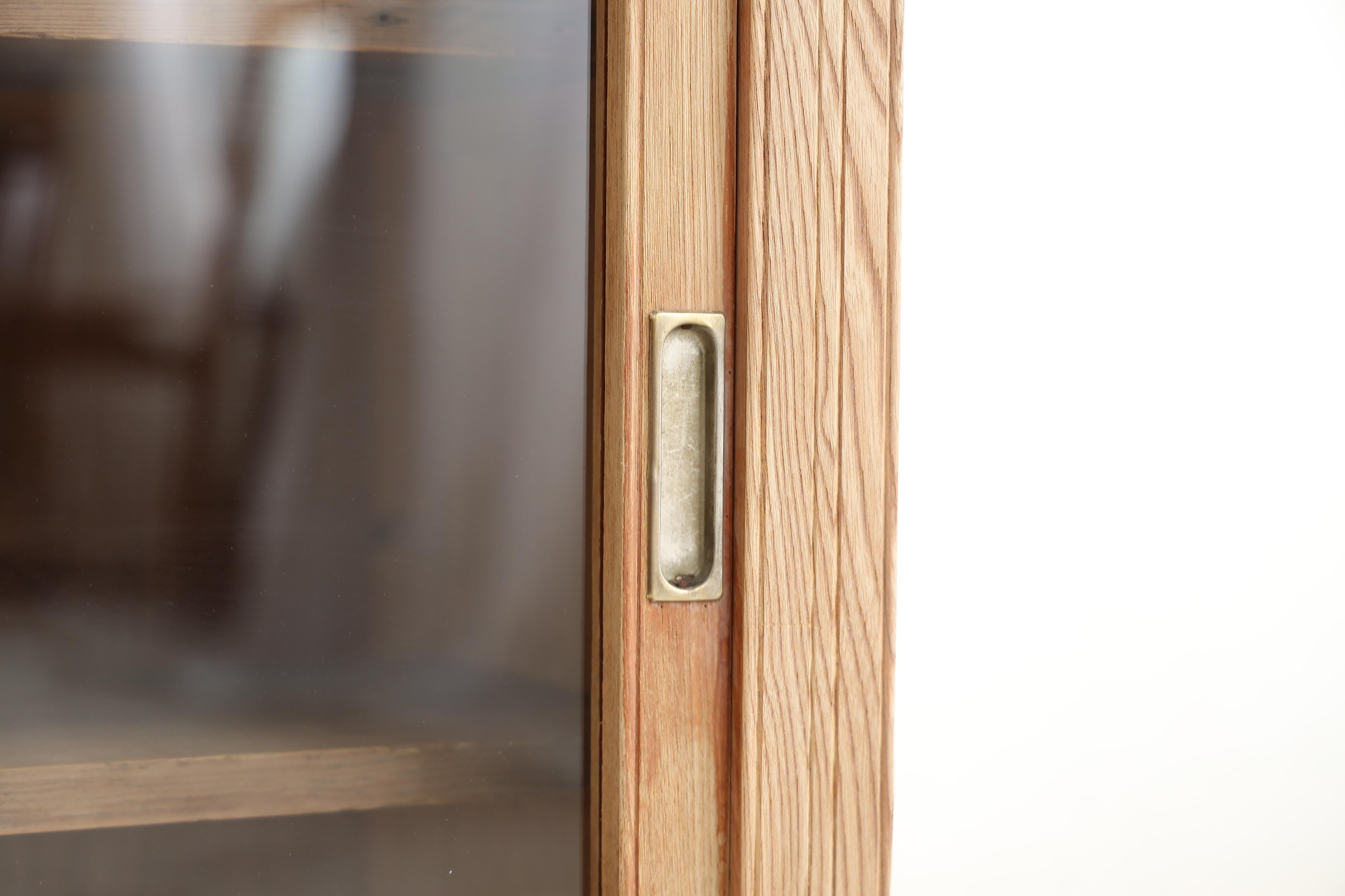 Japanischer antiker einfacher japanischer Schrank, Wabi Sabi, Japandi (Handgefertigt) im Angebot