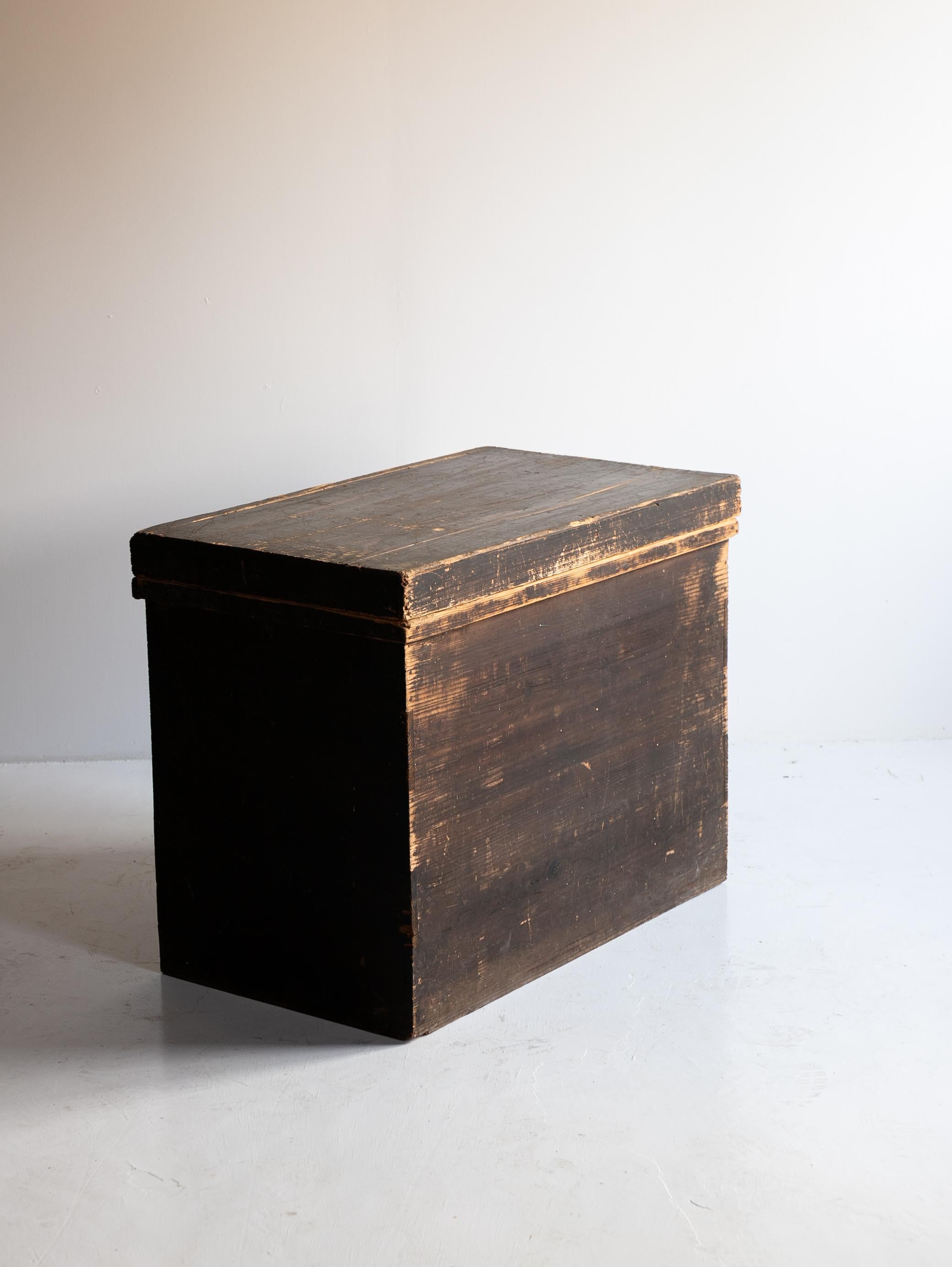 Japanese Antique Simplicity Box 1860s-1920s / Tansu Sideboard Wabisabi For Sale 5