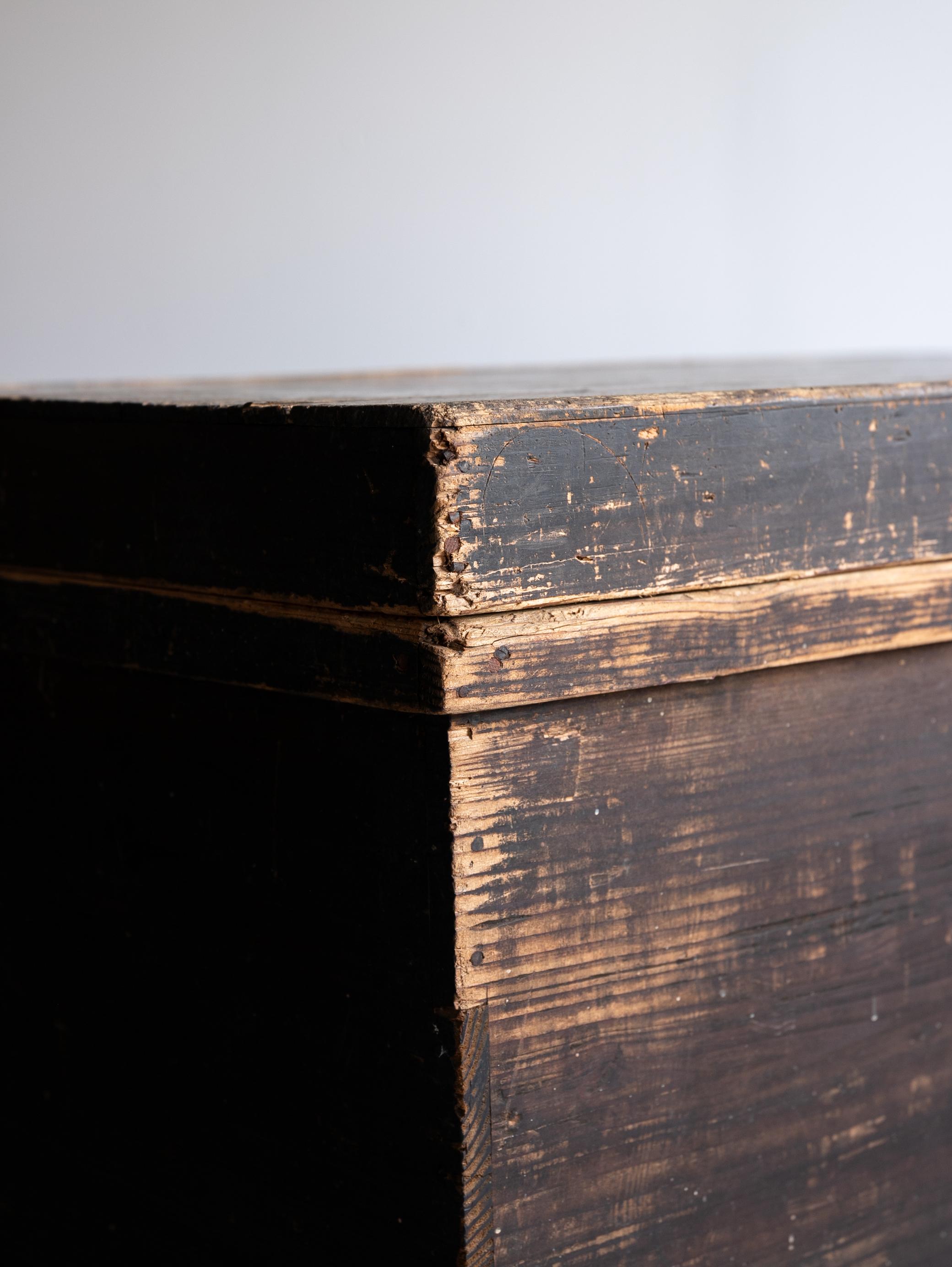Japanese Antique Simplicity Box 1860s-1920s / Tansu Sideboard Wabisabi For Sale 6