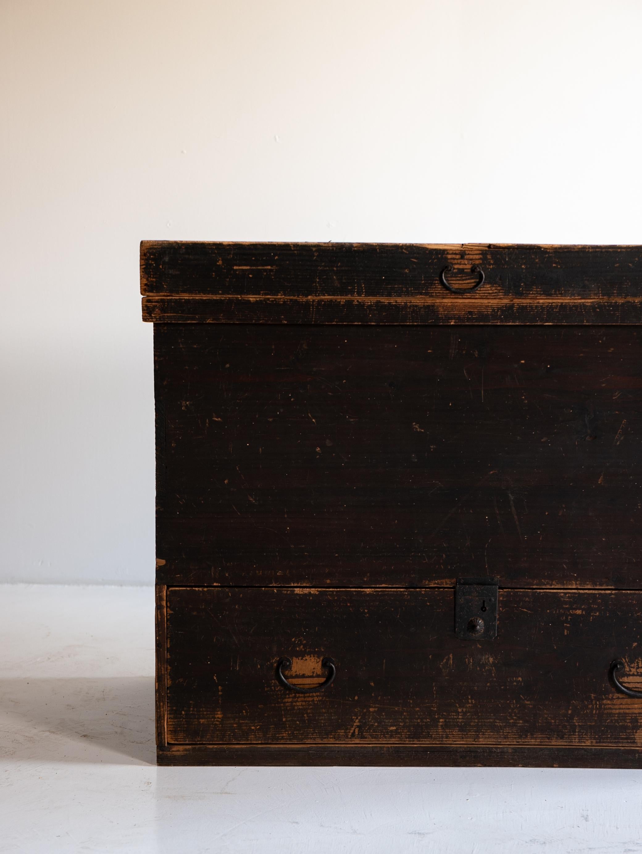 Japanese Antique Simplicity Box 1860s-1920s / Tansu Sideboard Wabisabi In Good Condition For Sale In Sammu-shi, Chiba