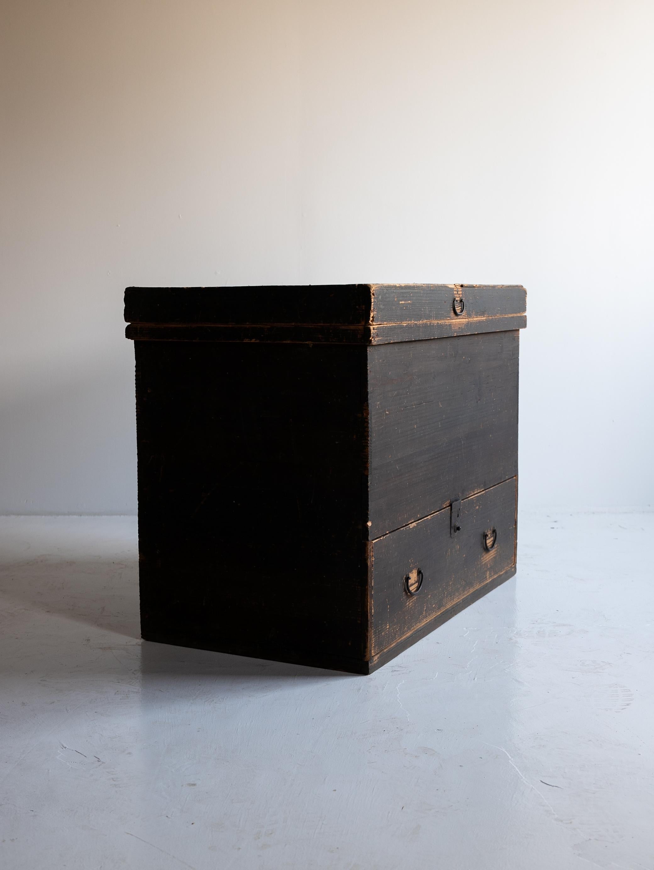 20th Century Japanese Antique Simplicity Box 1860s-1920s / Tansu Sideboard Wabisabi For Sale