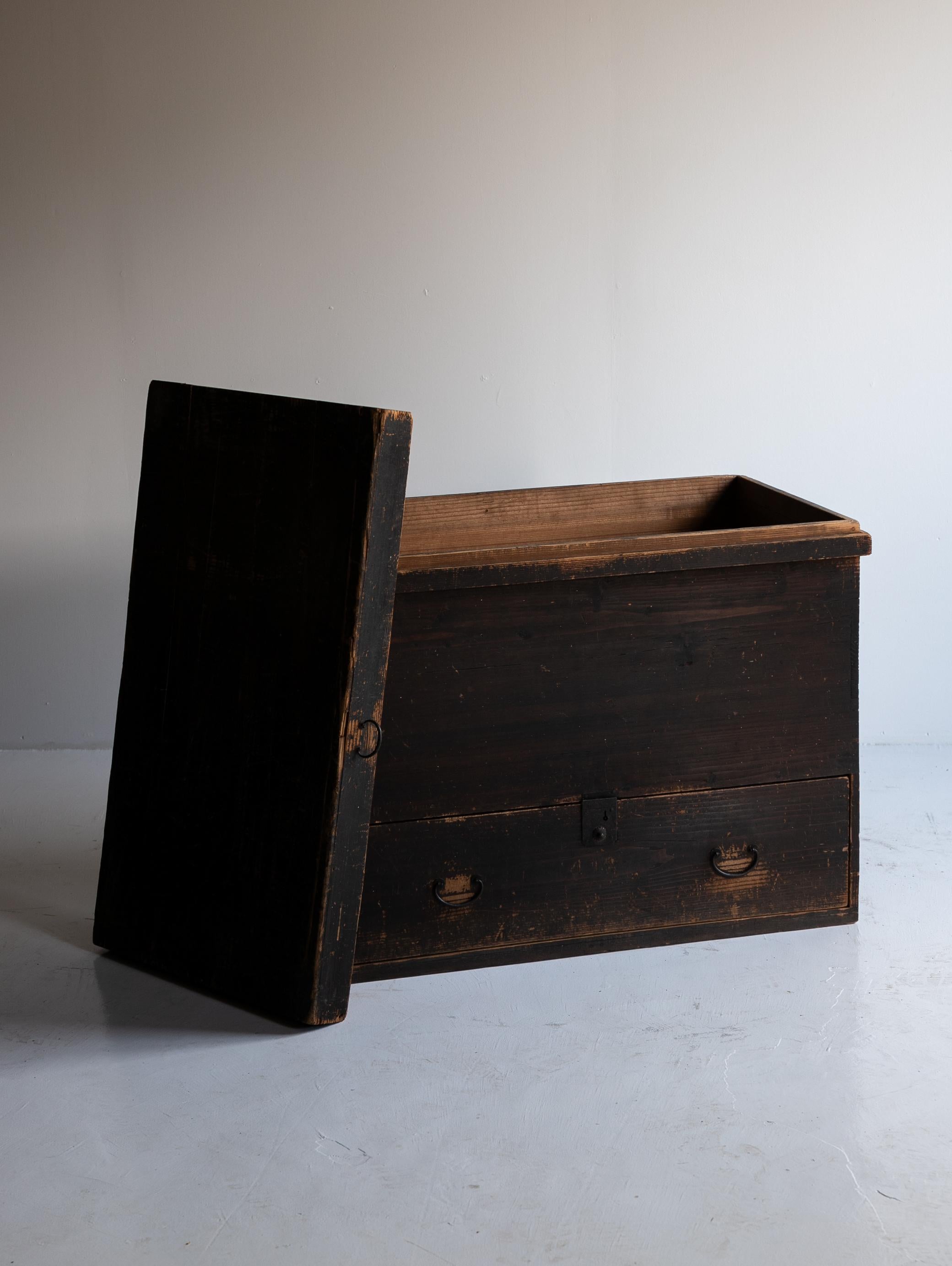 Japanese Antique Simplicity Box 1860s-1920s / Tansu Sideboard Wabisabi For Sale 1