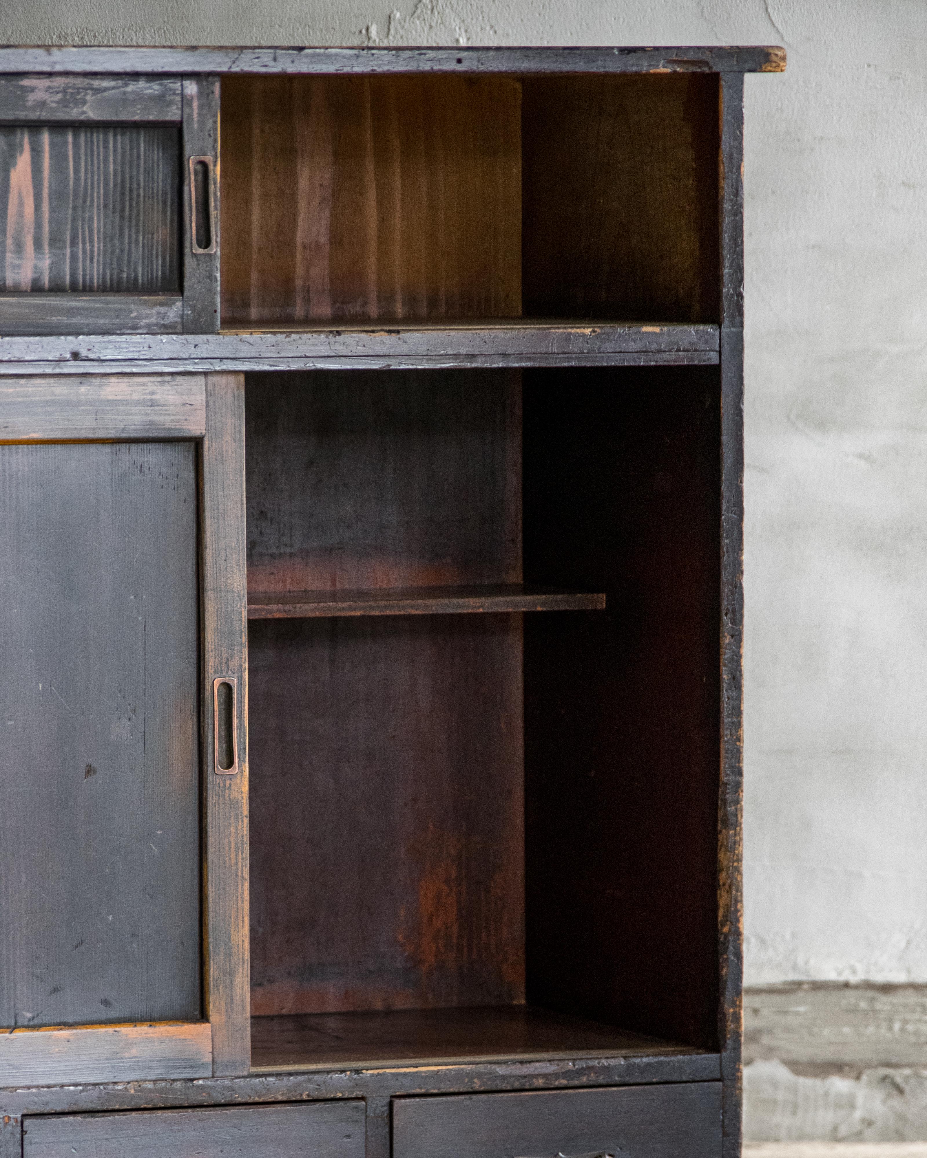 Antico mobile giapponese con ante scorrevoli (Cha Tansu), epoca Taisho (1912-1926), Wabi in vendita 5