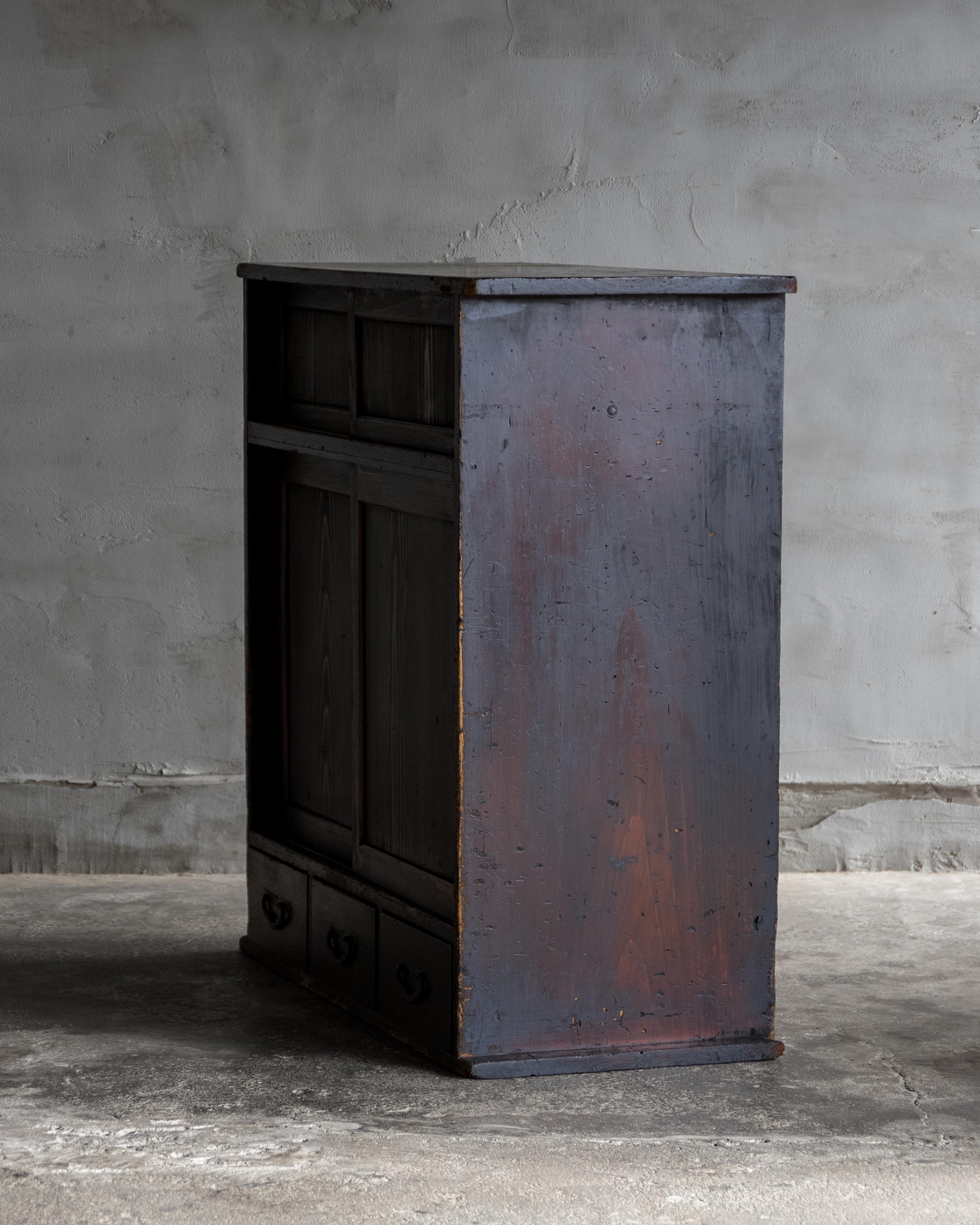 Antico mobile giapponese con ante scorrevoli (Cha Tansu), epoca Taisho (1912-1926), Wabi in vendita 10