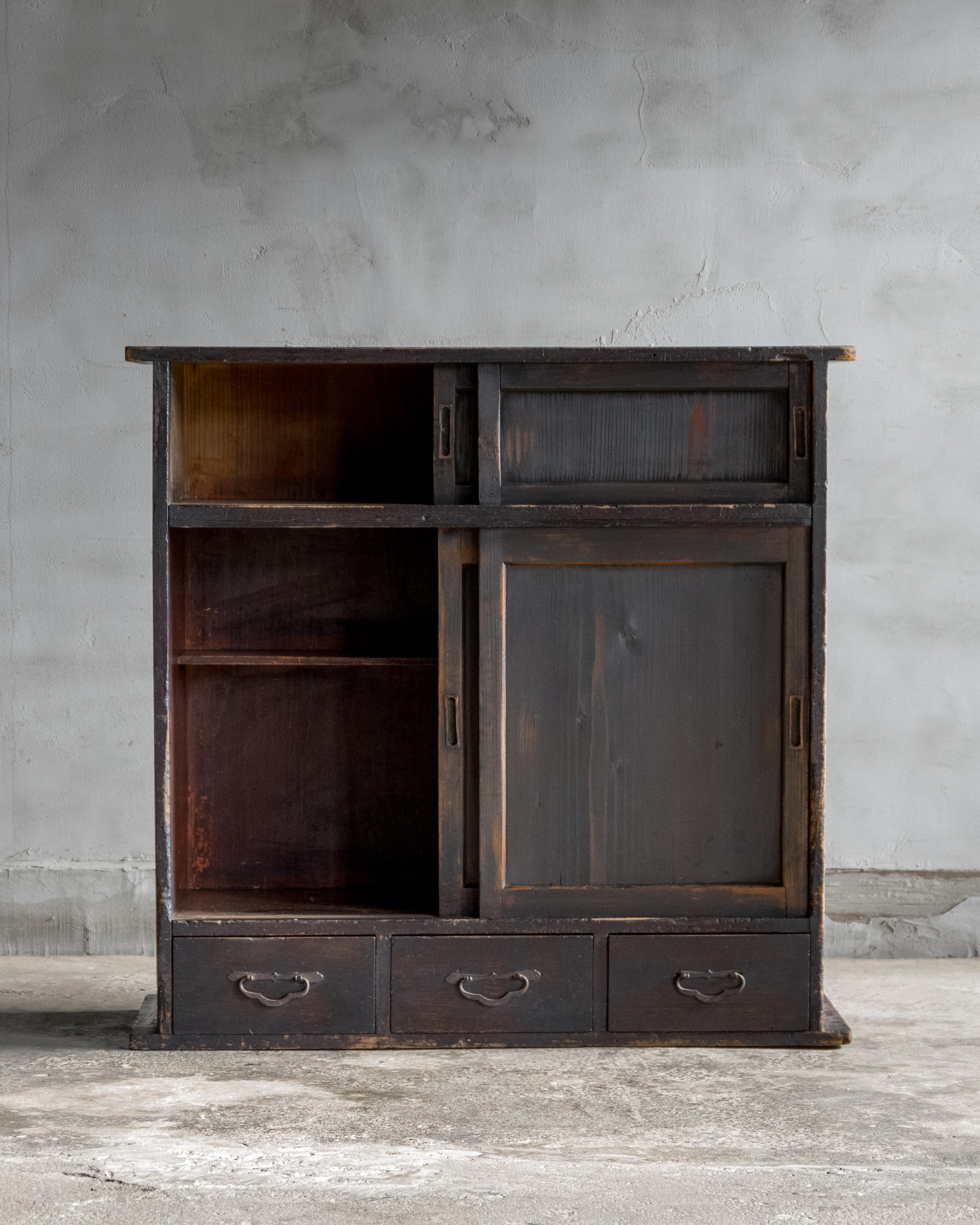 Antico mobile giapponese con ante scorrevoli (Cha Tansu), epoca Taisho (1912-1926), Wabi In condizioni discrete in vendita a Hitachiomiya-shi, 08