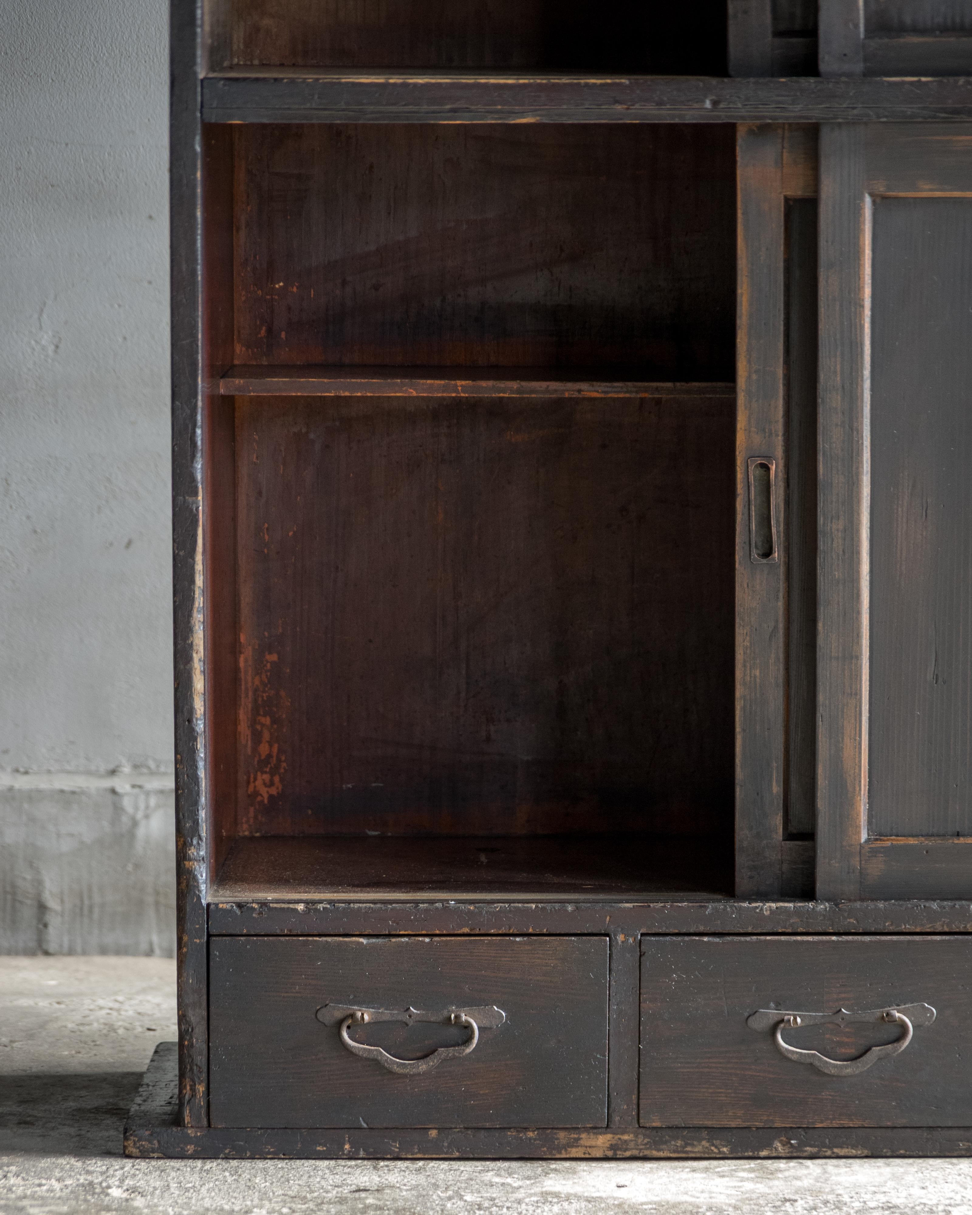 XX secolo Antico mobile giapponese con ante scorrevoli (Cha Tansu), epoca Taisho (1912-1926), Wabi in vendita