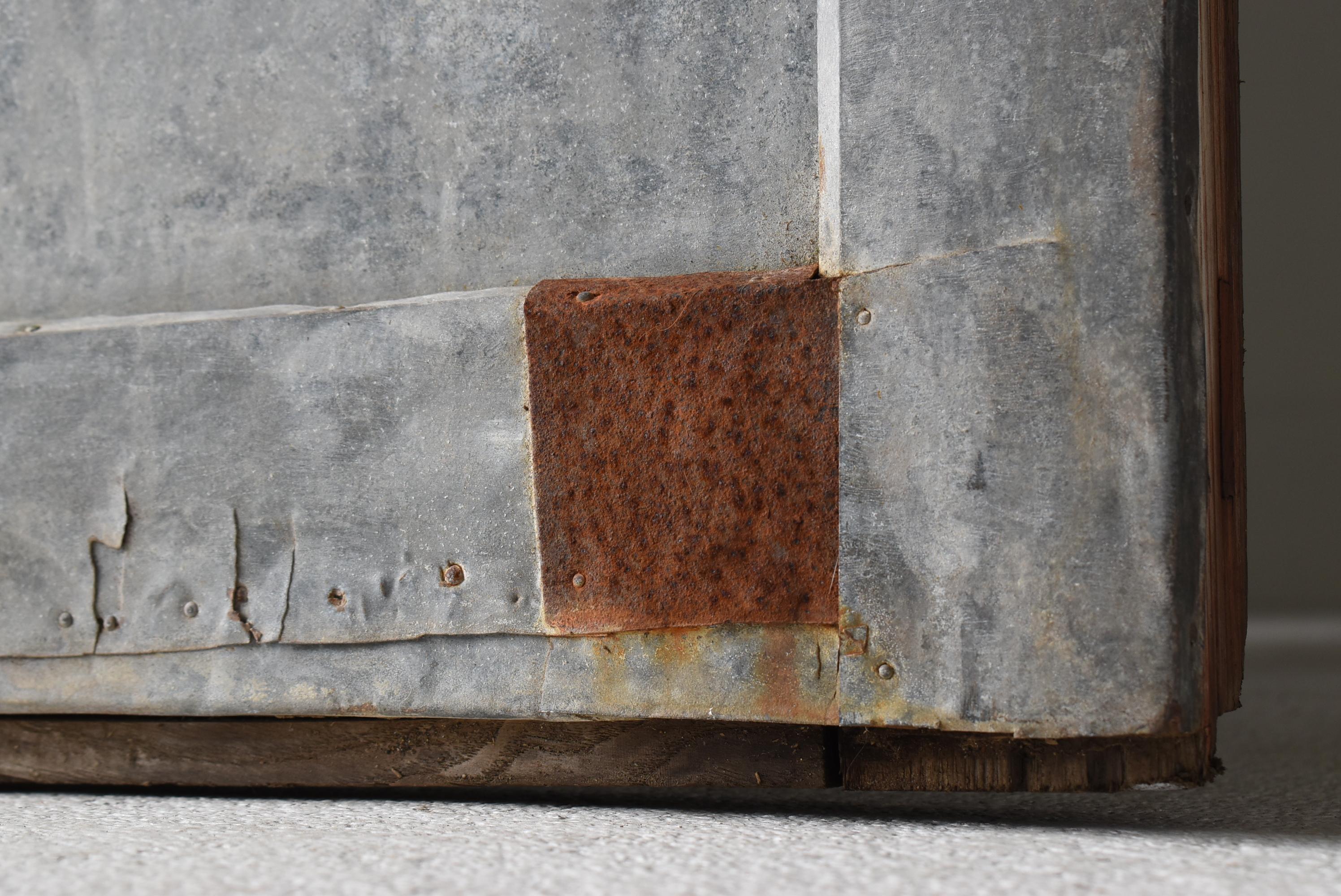 Japanese Antique Sliding Door with Galvanized Steel 1860s-1900s / Wabi Sabi For Sale 3