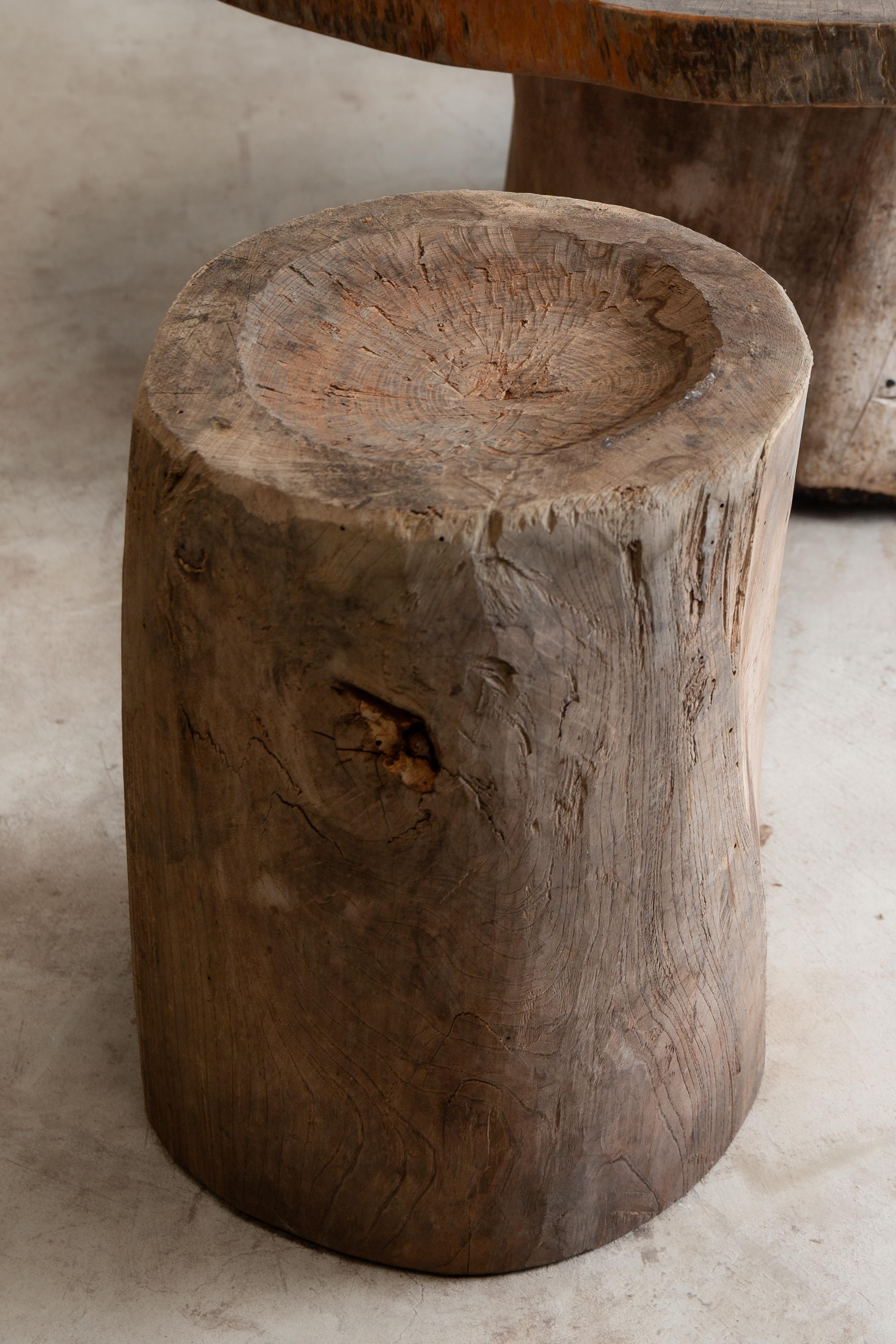 Japanese antique slim wooden mortar. side table / coffee table wabi sabi organic In Good Condition For Sale In 常陸大宮市, JP