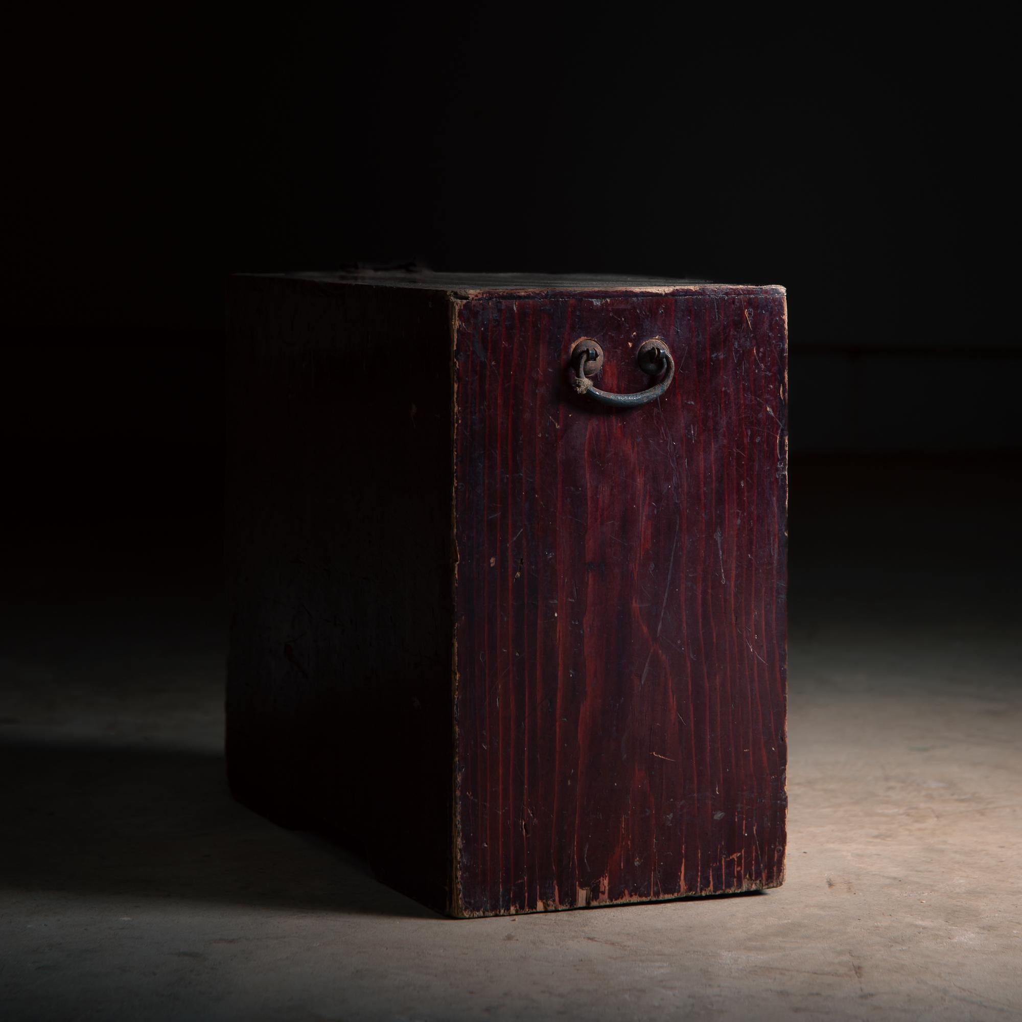 Japanese antique small box chest of drawers, 1916. Taisho wabi sabi urushi tansu in vendita 7